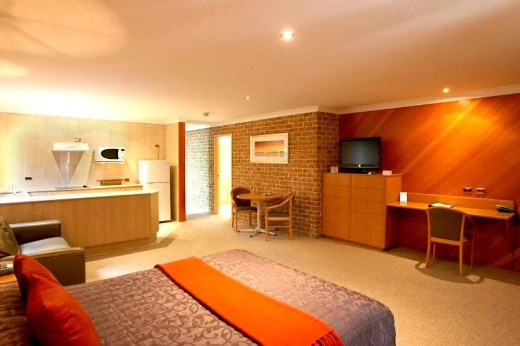 Photo of the whole room in The Hermitage Motel - Campbelltown