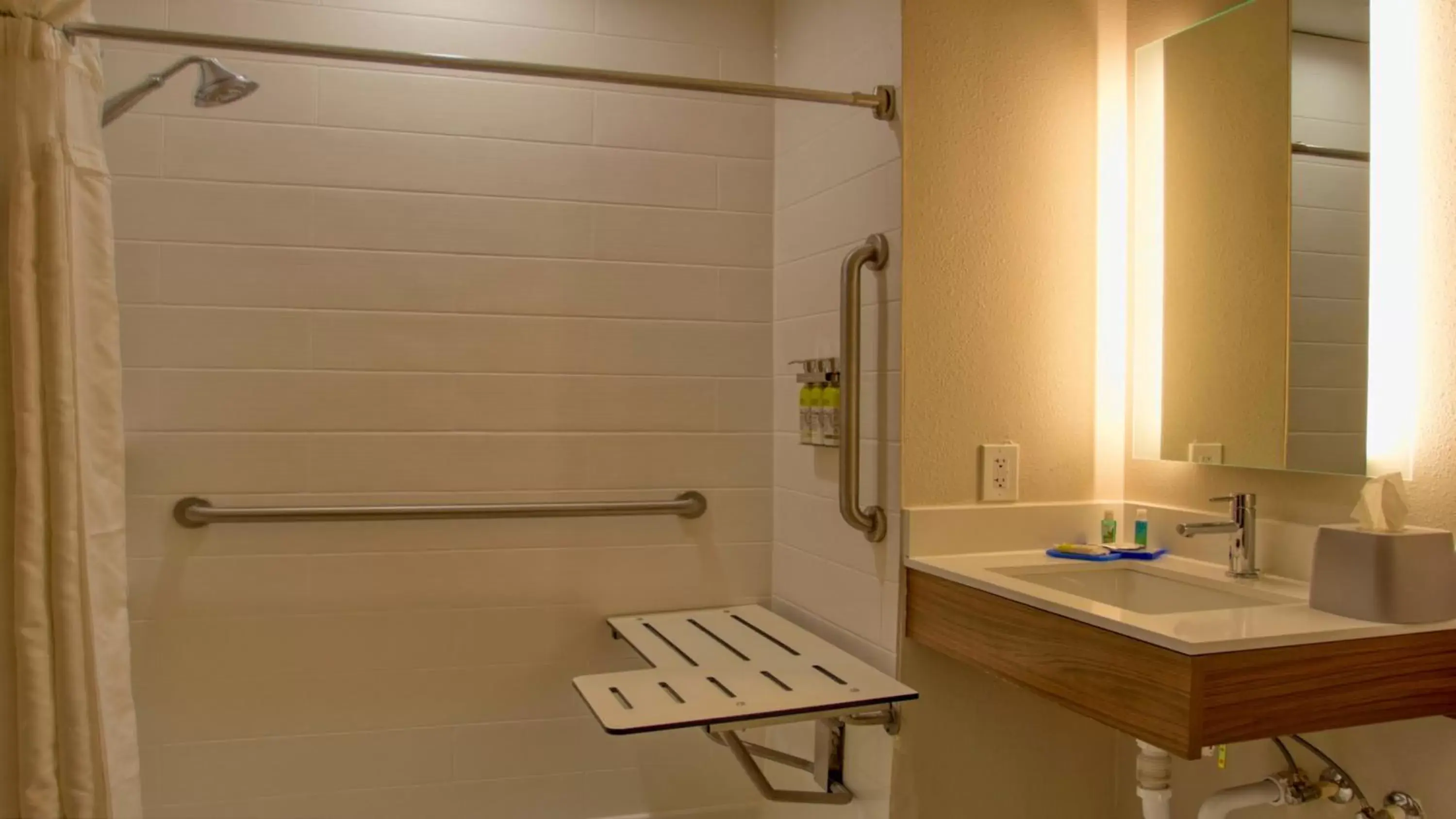 Photo of the whole room, Bathroom in Holiday Inn Express Hotel & Suites Byram, an IHG Hotel