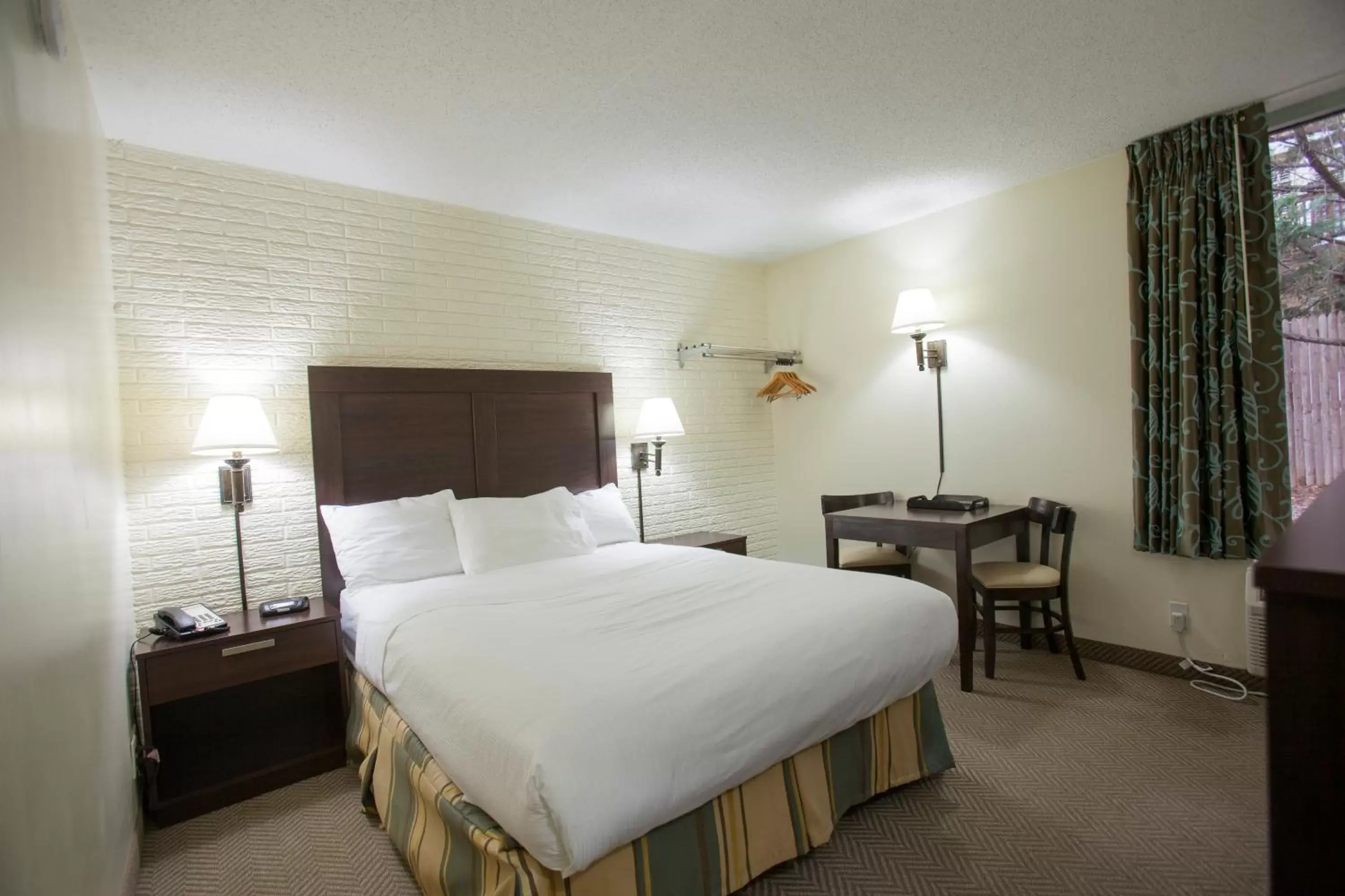 Bed in Inns of Virginia Arlington