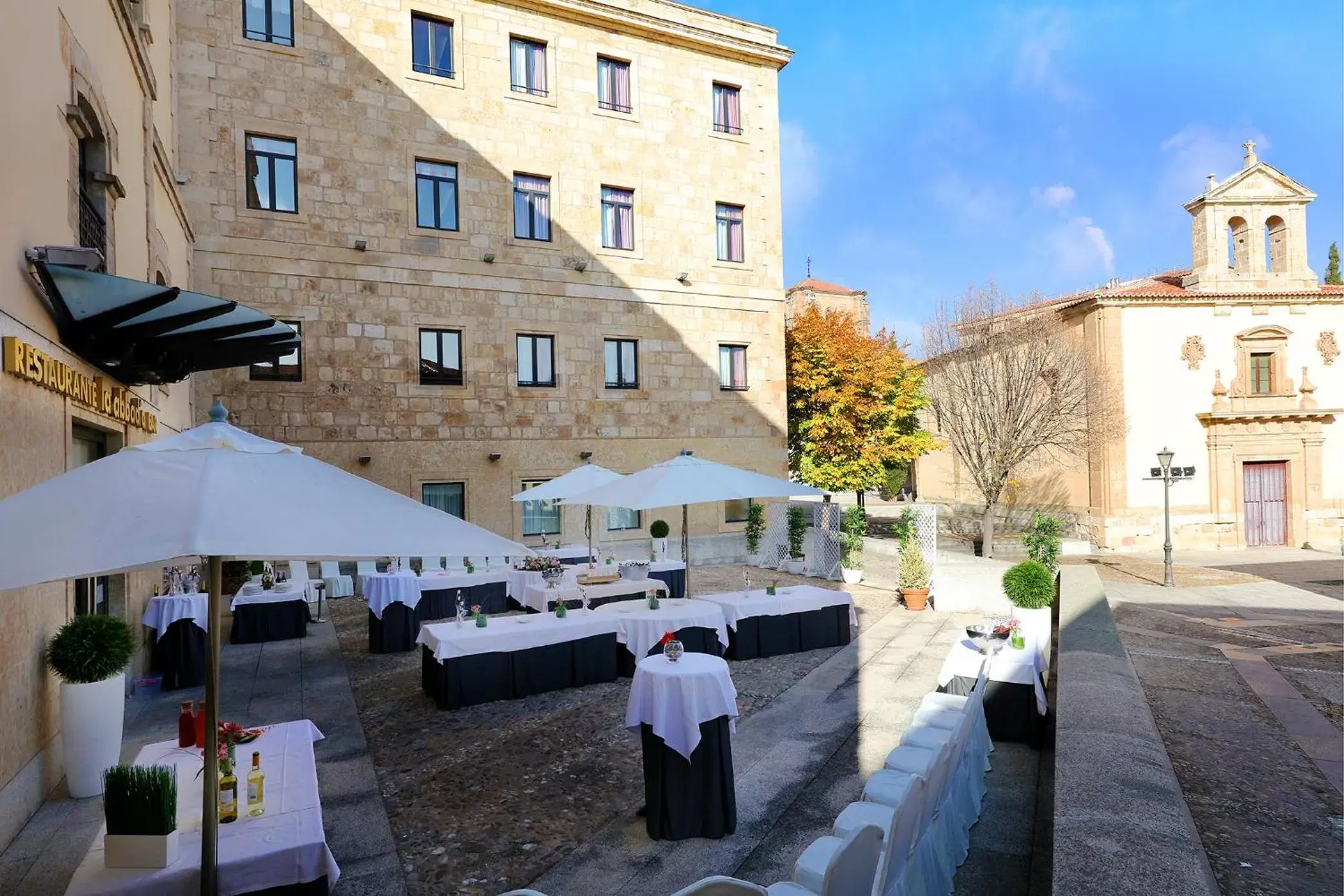 Balcony/Terrace, Banquet Facilities in Abba Fonseca