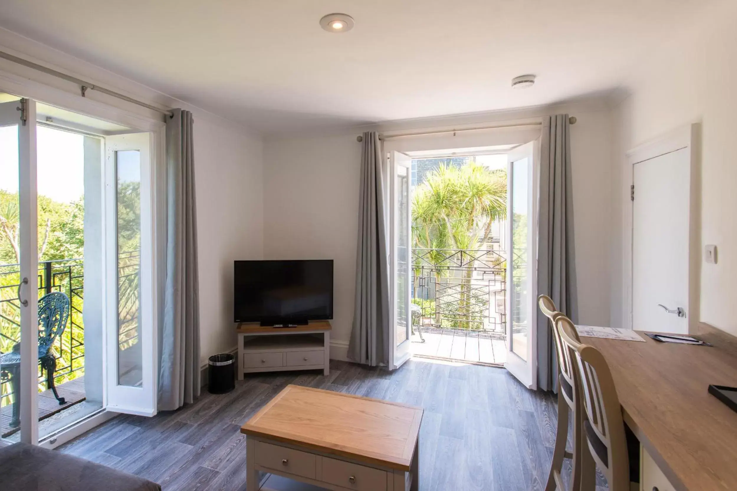 Balcony/Terrace, TV/Entertainment Center in Tregenna Castle Resort