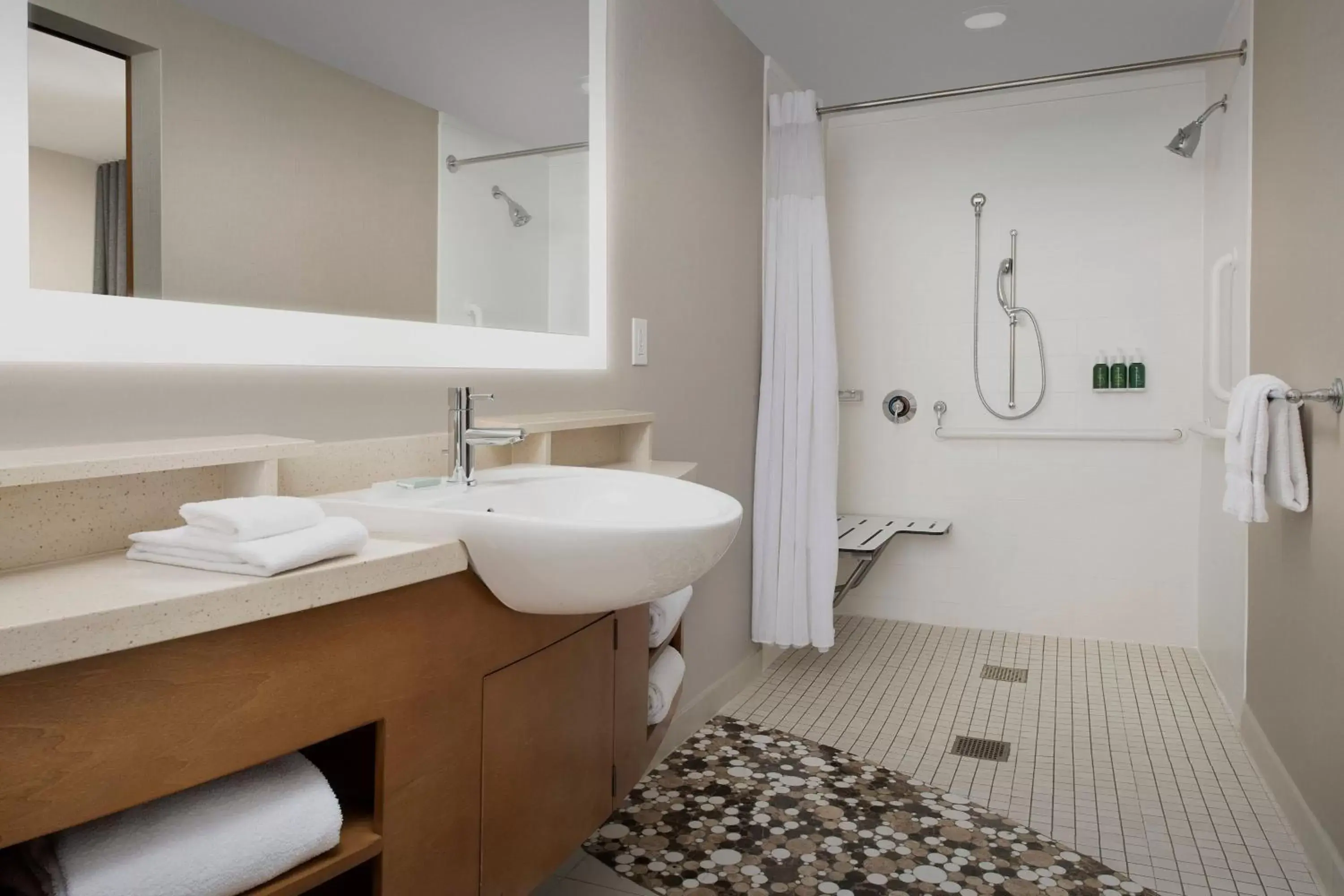 Bathroom in SpringHill Suites by Marriott Huntsville West/Research Park