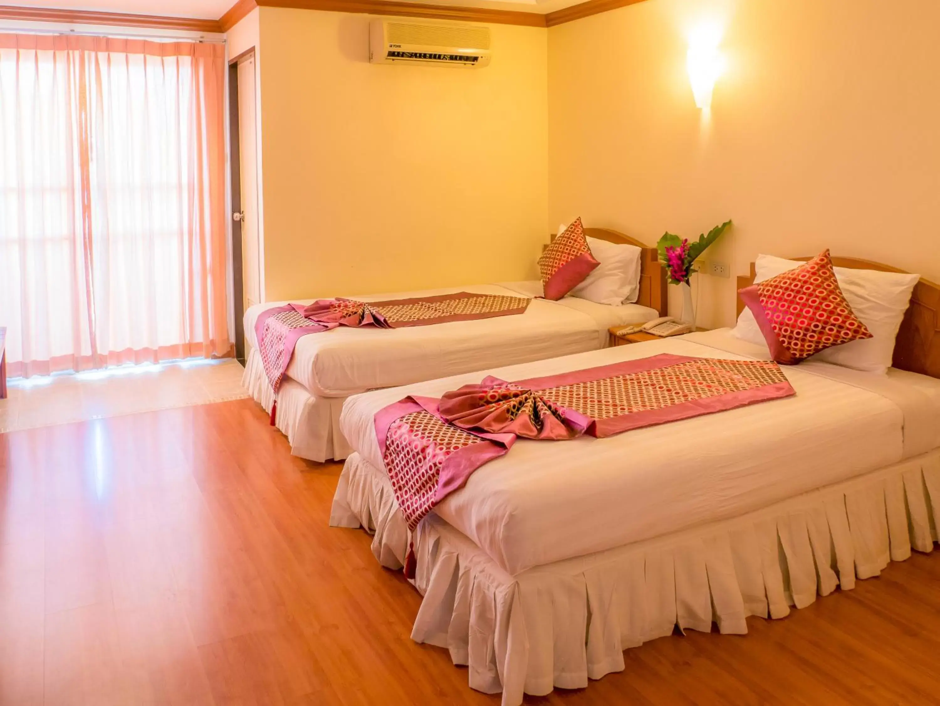 Standard Double or Twin Room with Balcony in Chomsin Hua Hin ชมสินธุ์ หัวหิน Standard Double or Twin Room with Balcony in Chomsin Hua Hin ชมสินธุ์ หัวหิน