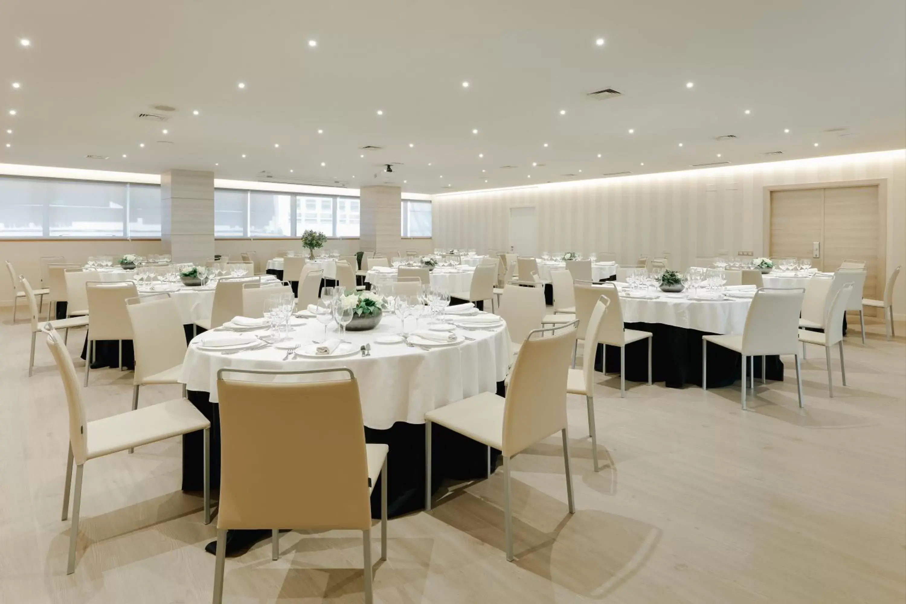 Banquet/Function facilities, Restaurant/Places to Eat in Hesperia A Coruña Centro