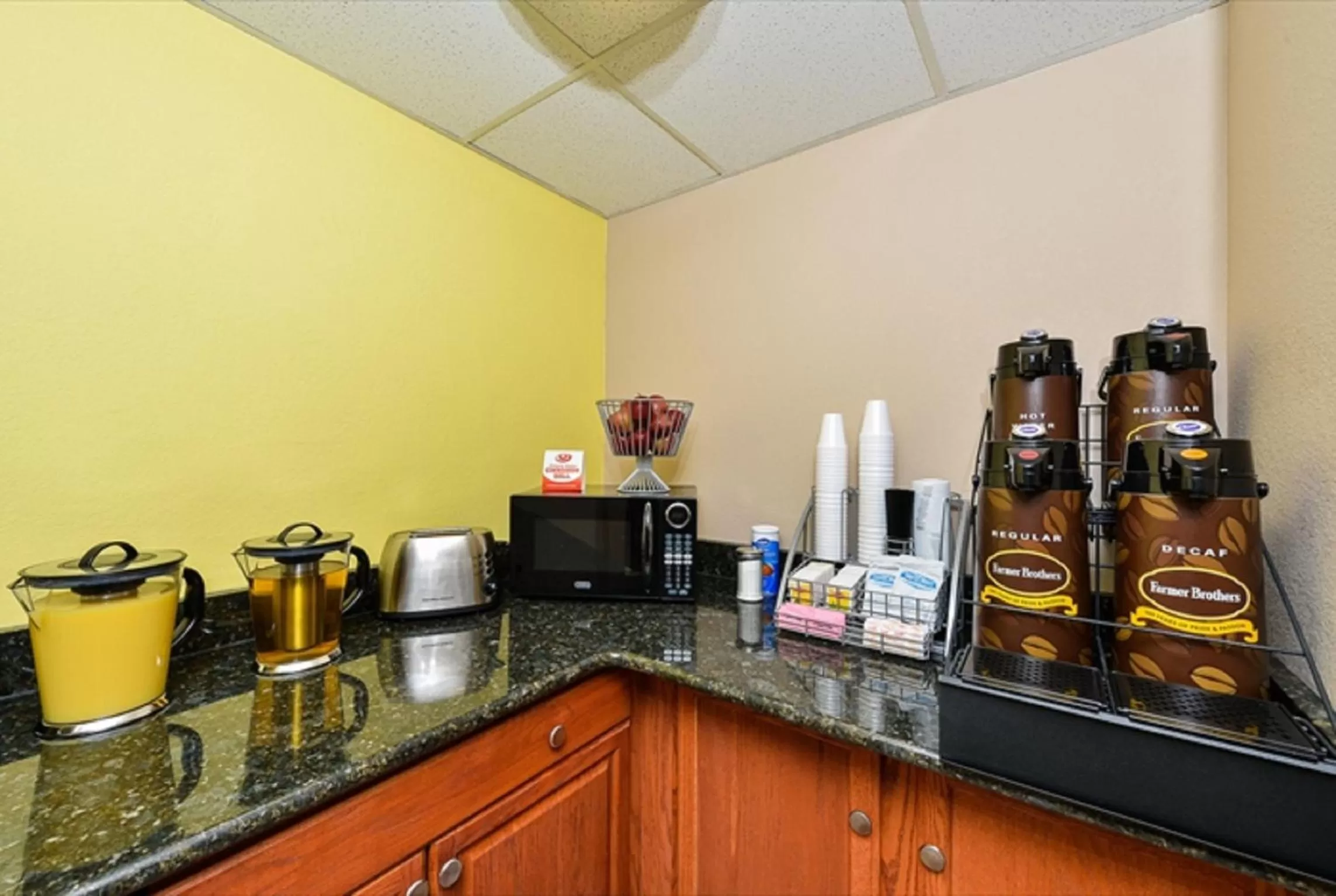 Lobby or reception in Super 8 by Wyndham Clarksville Northeast