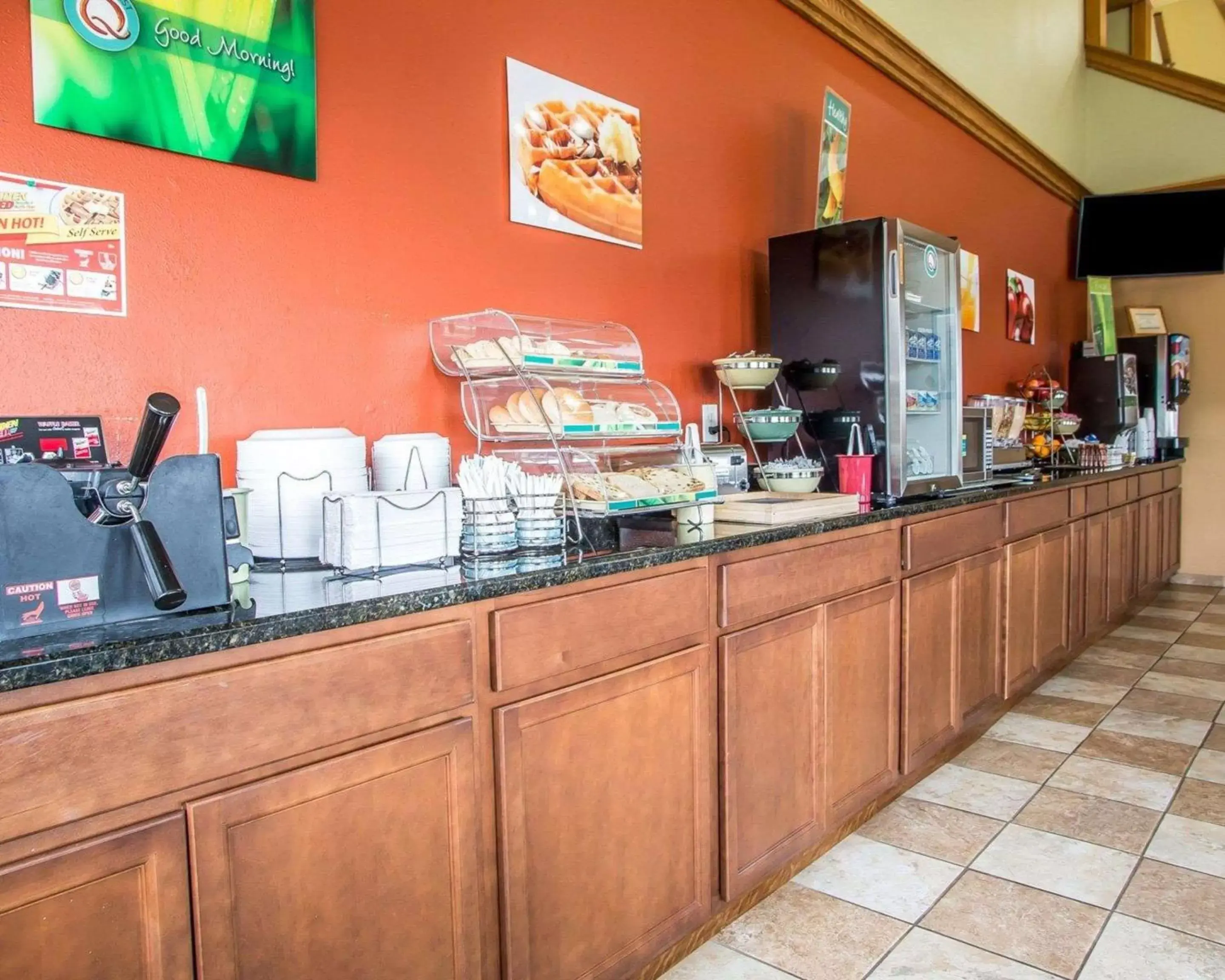 Restaurant/places to eat in Quality Inn Morton at I-74 Restaurant/places to eat in Quality Inn Morton at I-74