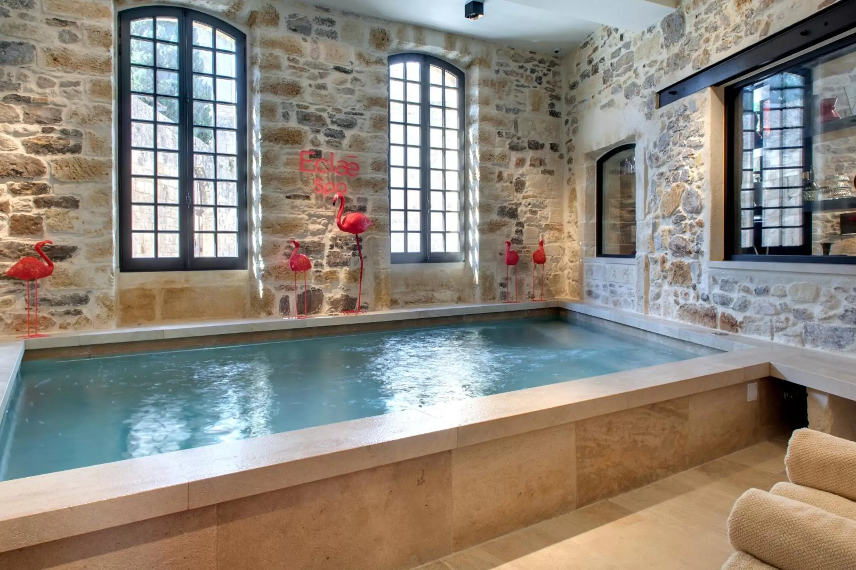 Hot Tub, Swimming Pool in Boutique Hôtel des Remparts & Spa
