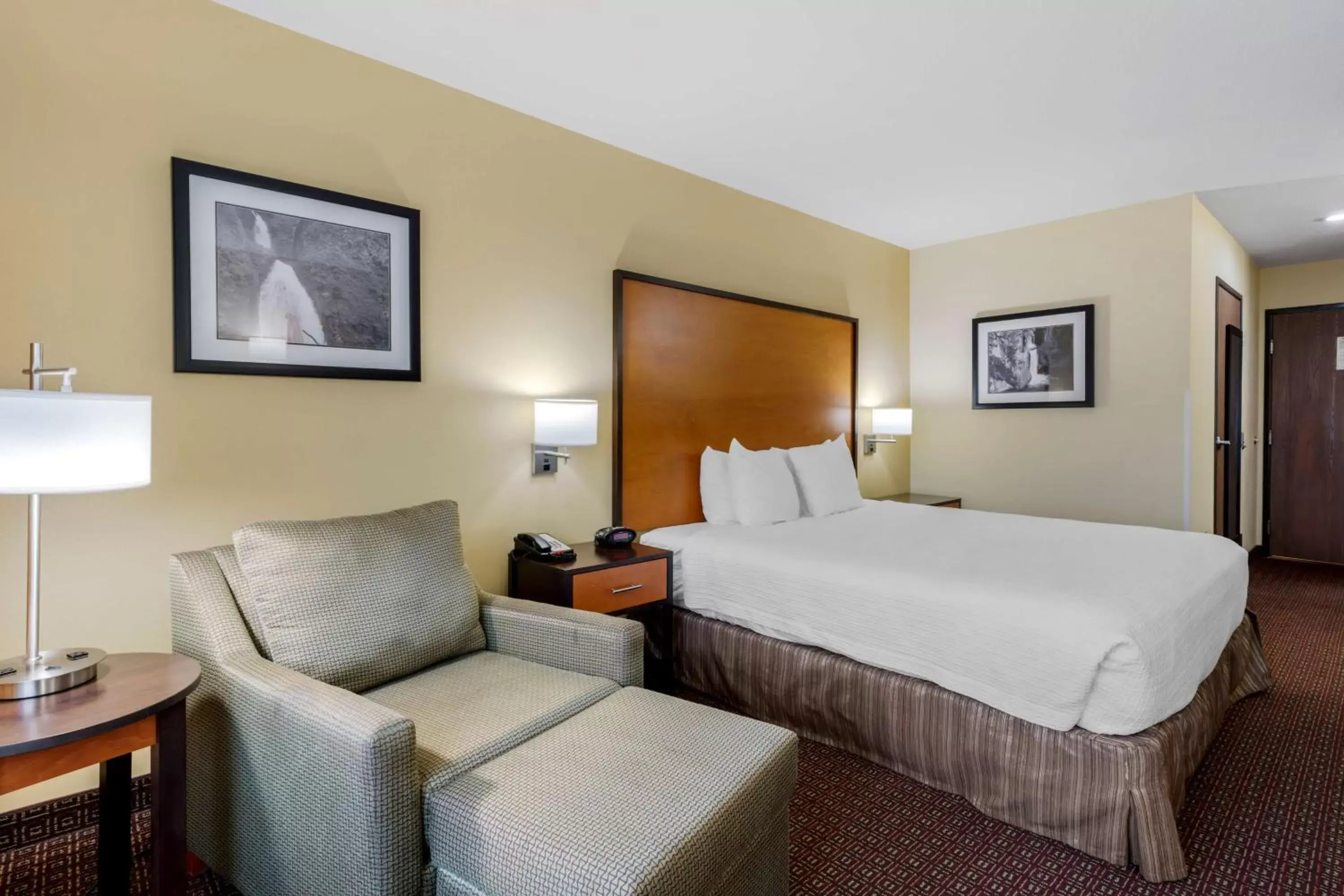Bedroom, Bed in Best Western Cascade Inn & Suites