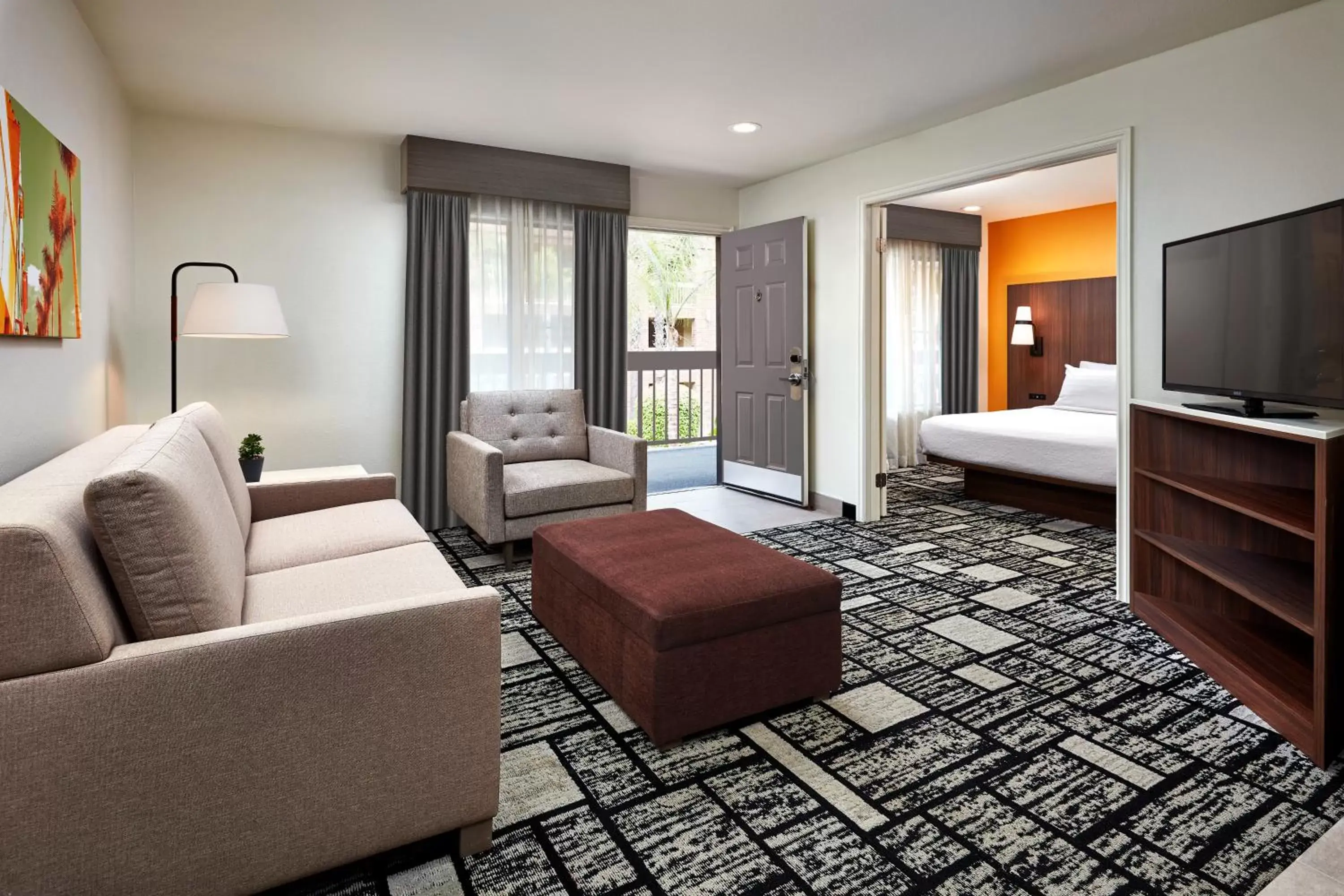 Living room, Seating Area in Best Western Plus Meridian Inn & Suites, Anaheim-Orange