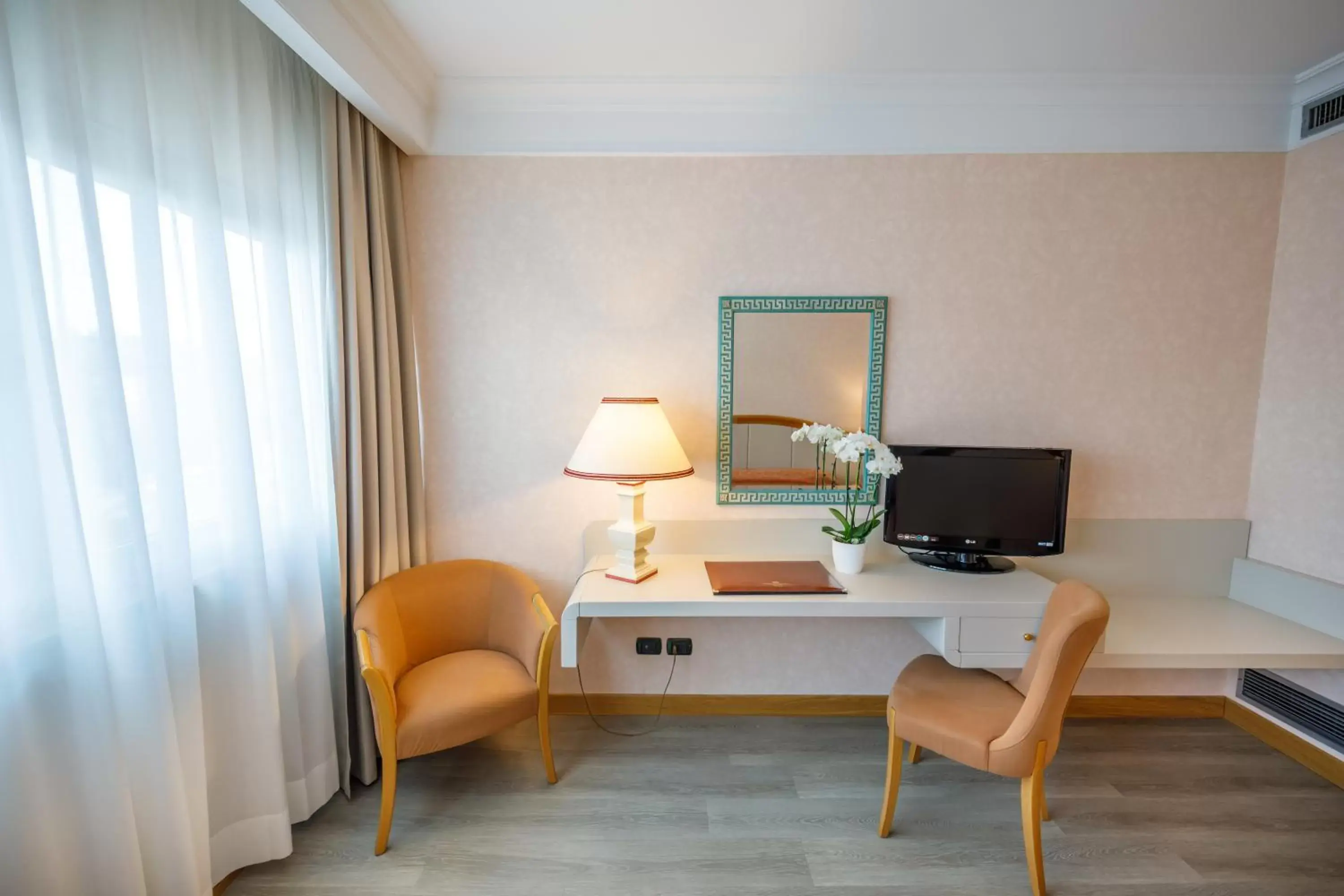 Classic Double Room in Perugia Plaza Hotel Classic Double Room in Perugia Plaza Hotel