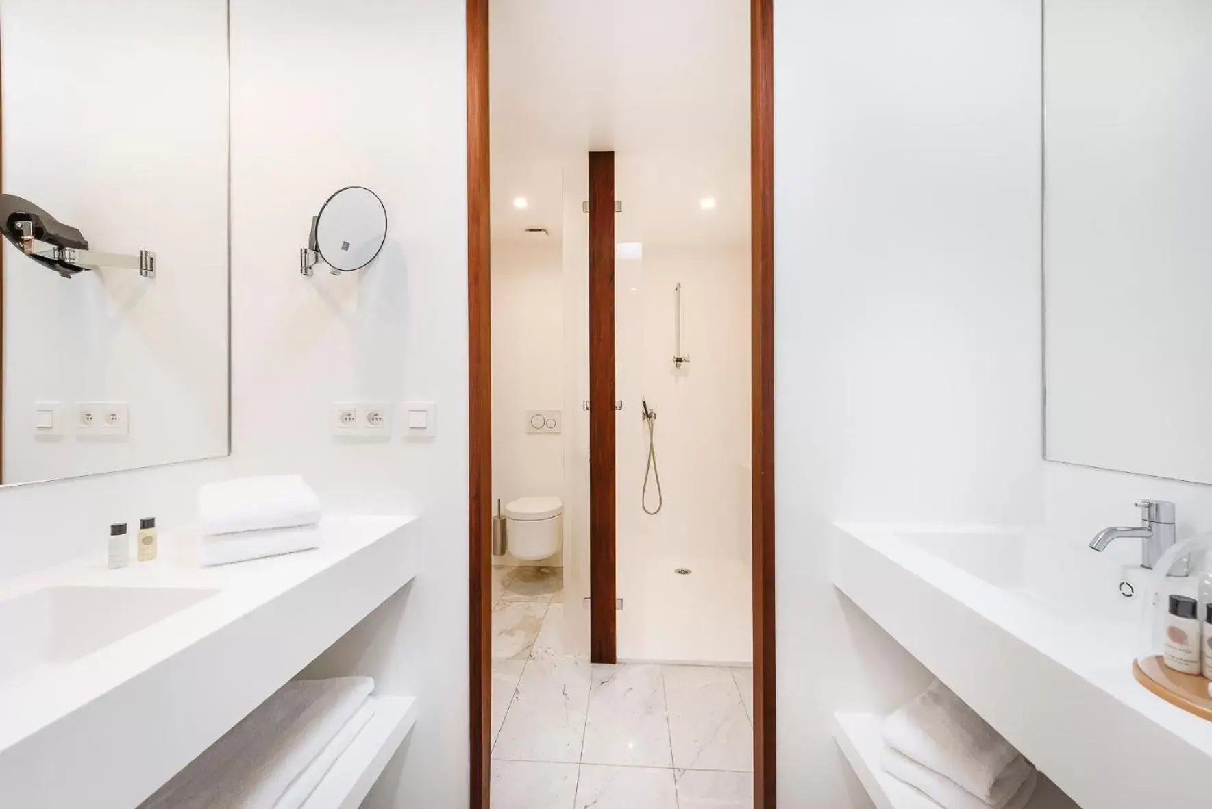 Bathroom in Les Elmes - Hôtel & Spa