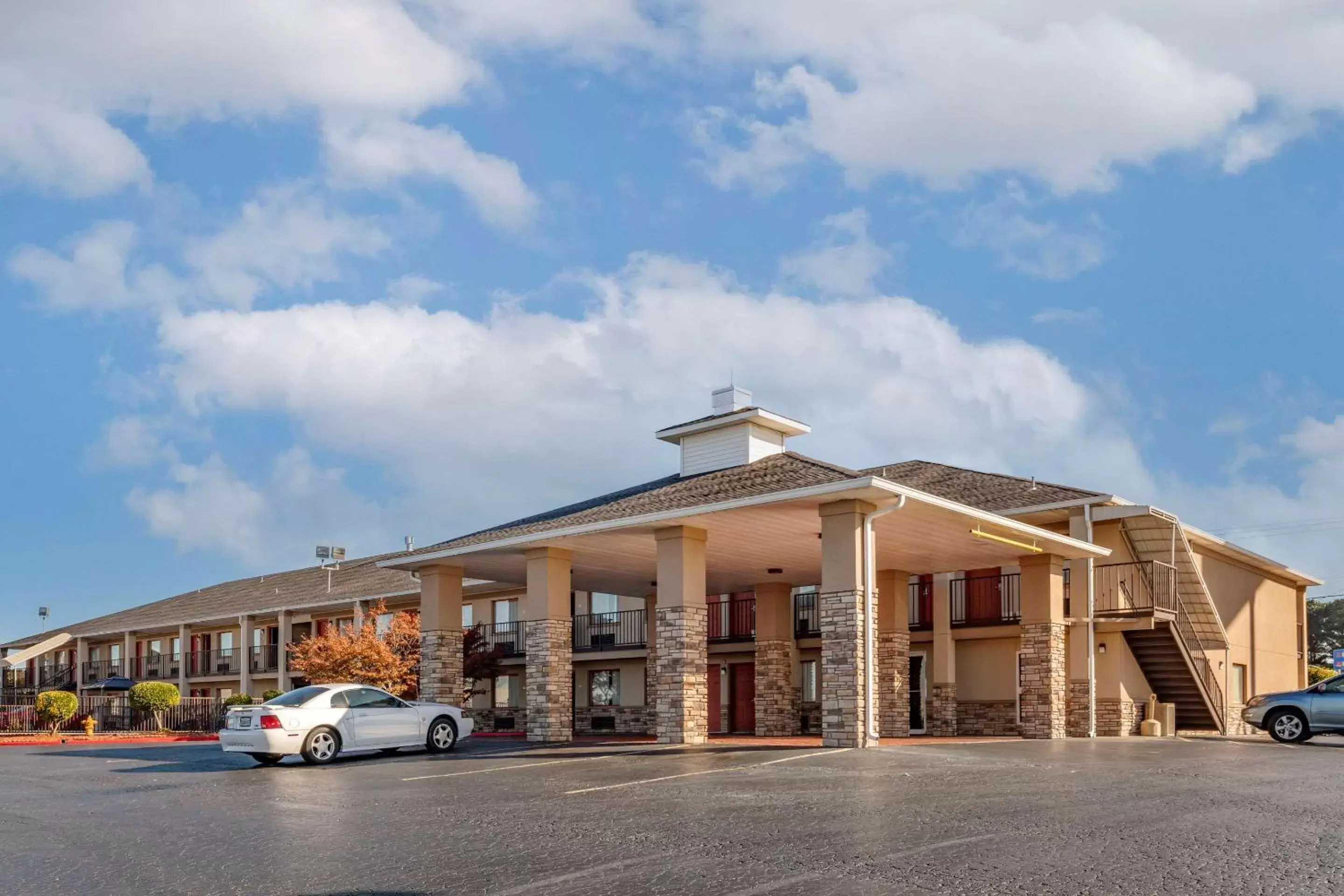 Property Building in Quality Inn Russellville I-40