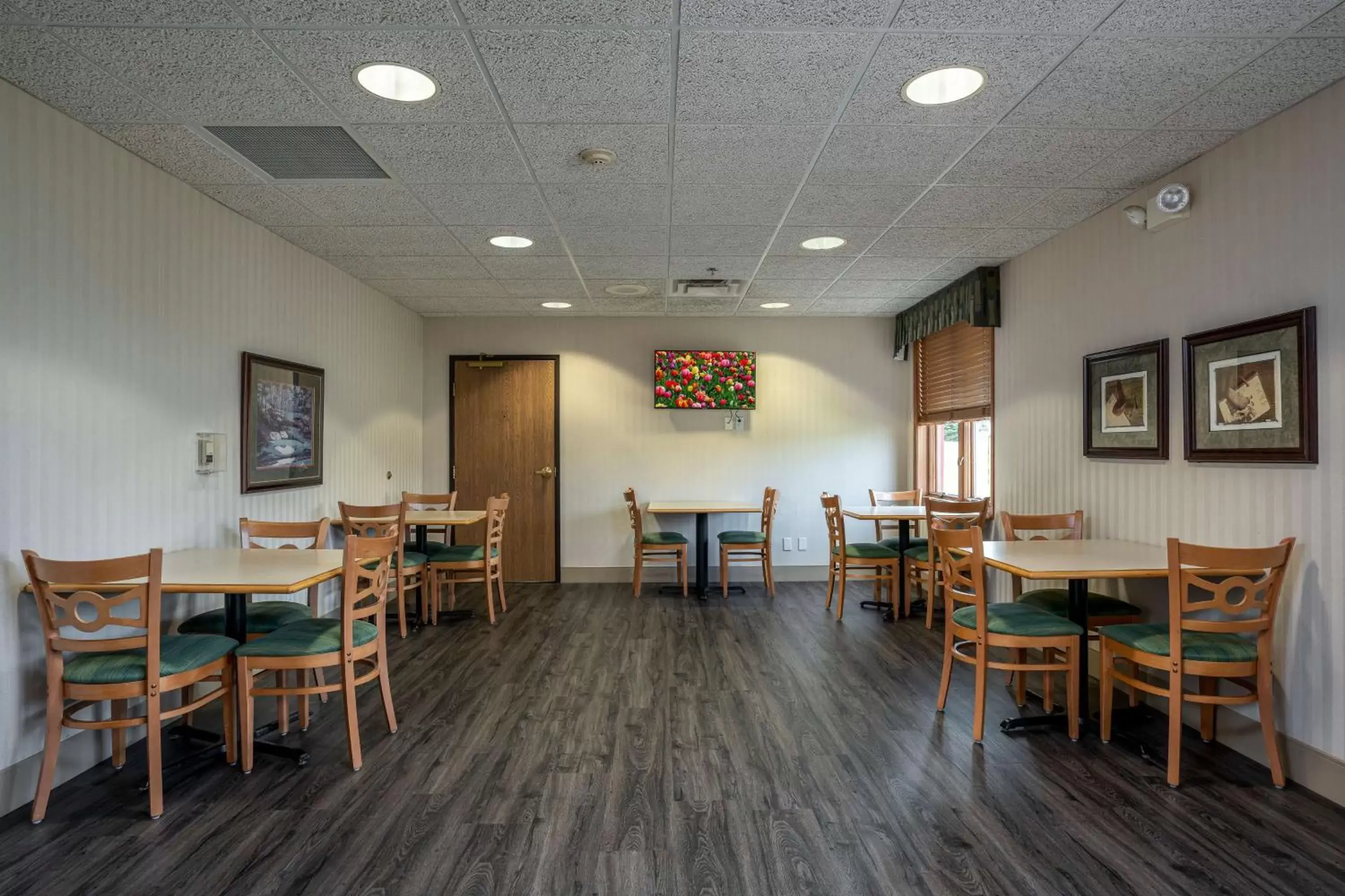 Restaurant/Places to Eat in GrandStay Hotel & Suites Pella