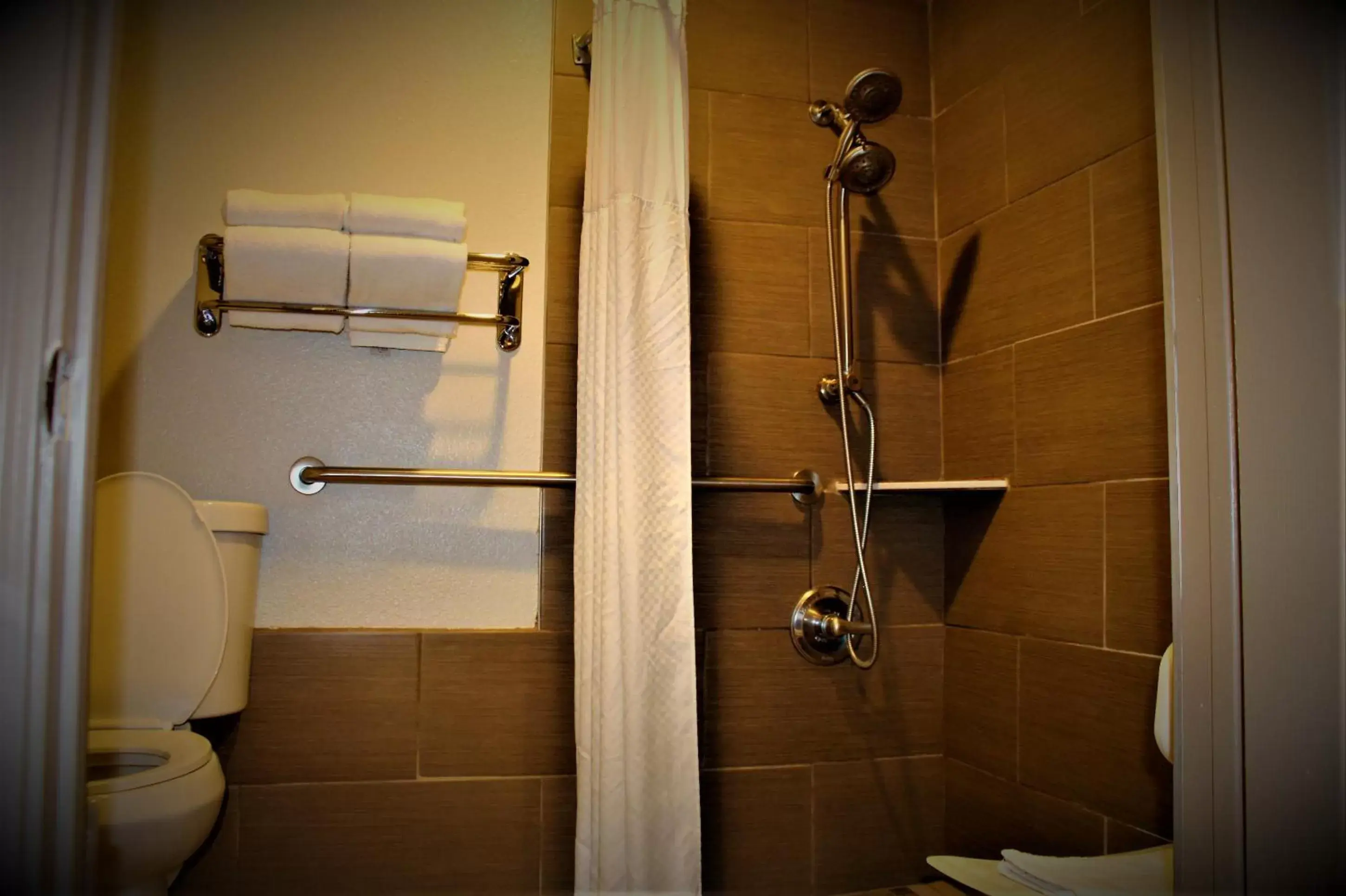 Shower, Bathroom in Hotel Elev8 Flagstaff I-40 Exit 198 Butler Ave