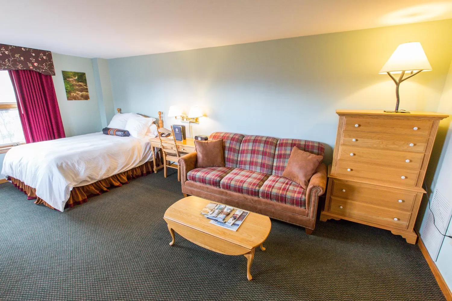Superior Queen Room with Sofa in Sugarloaf Mountain Hotel