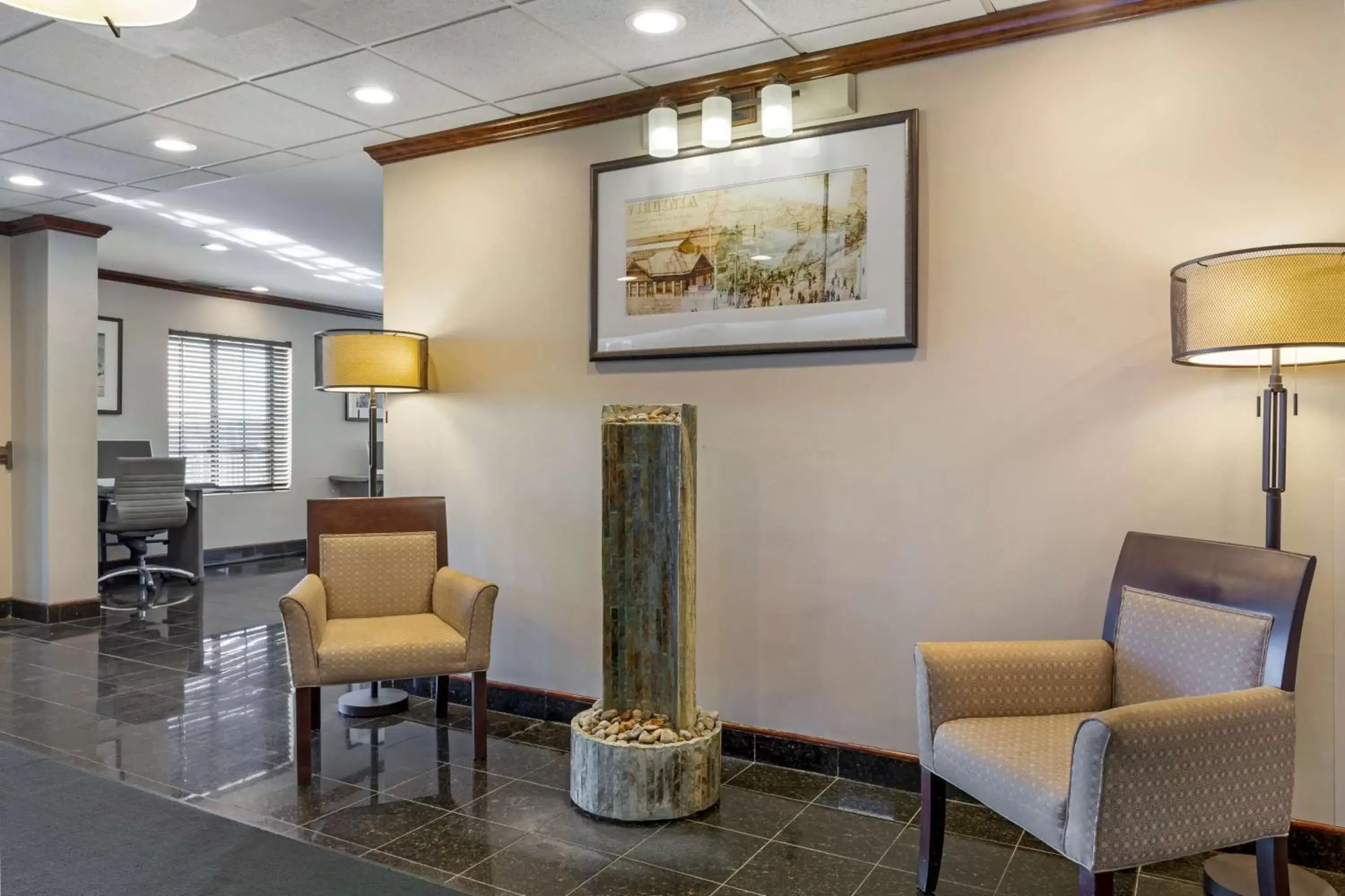 Lobby or reception, Seating Area in Best Western Plus South Hill Inn