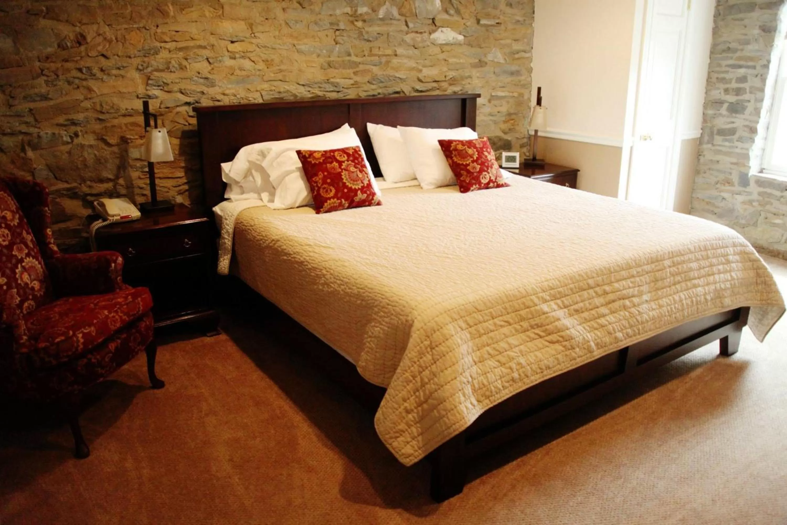 Photo of the whole room, Bed in Joseph Ambler Inn