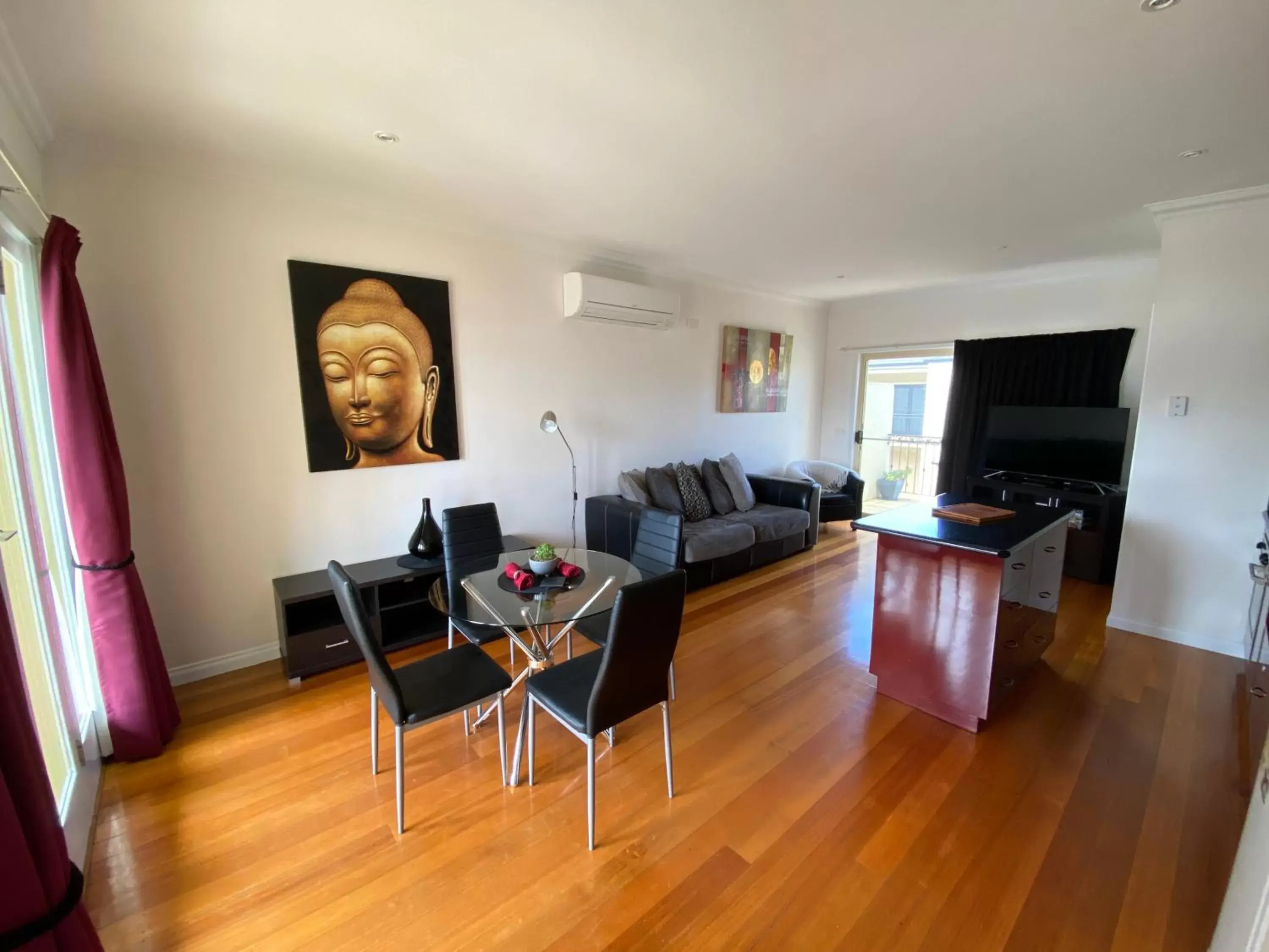 Living room, Seating Area in Banyan Place