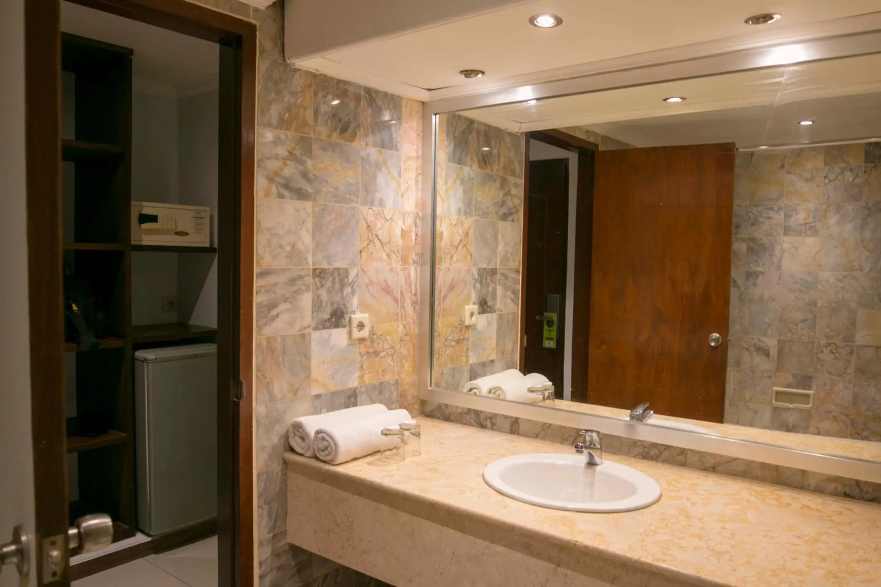 Bathroom in Maharani Beach Hotel
