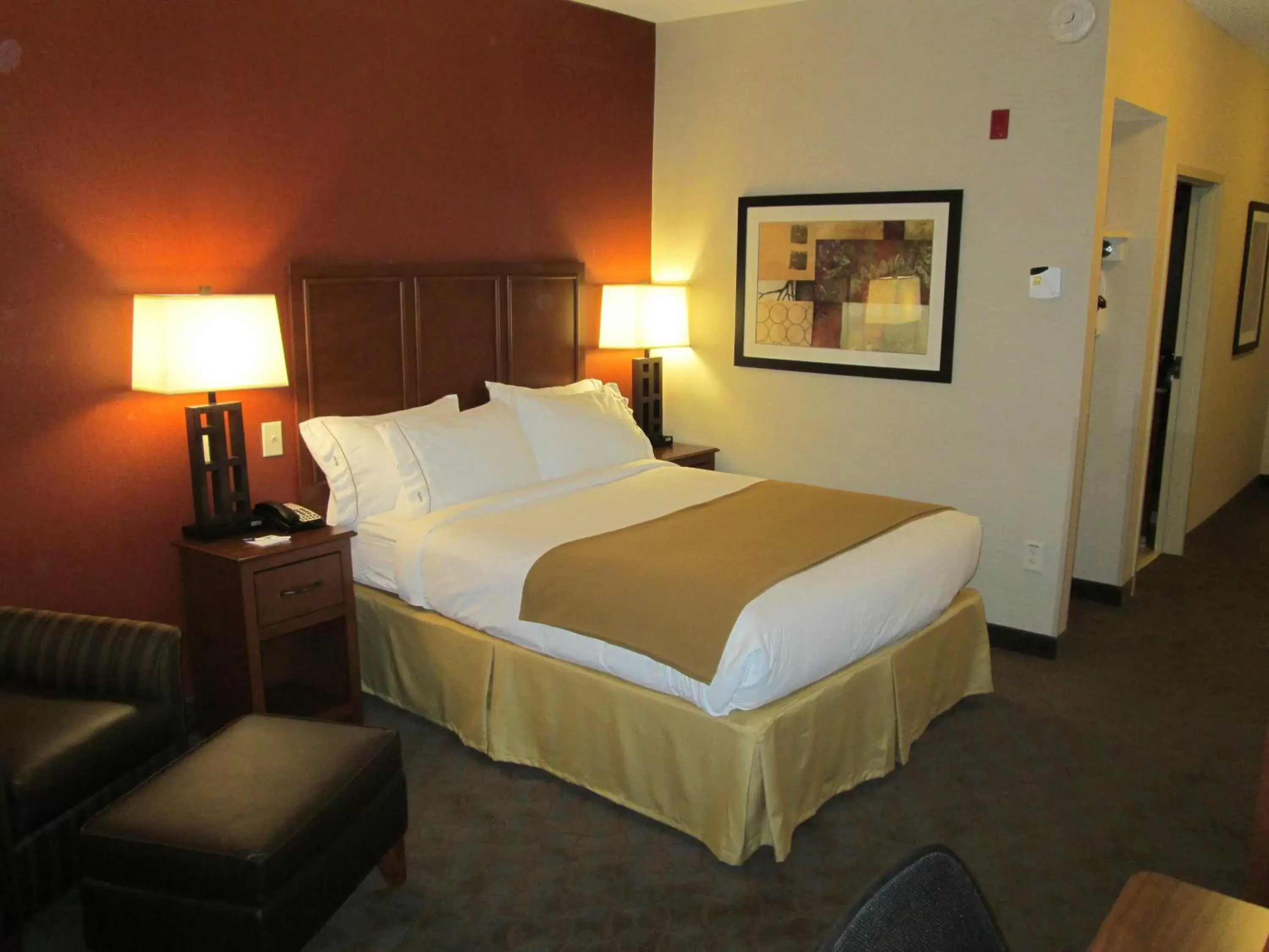 Standard Queen Room in Holiday Inn Express & Suites Paducah West by IHG Standard Queen Room in Holiday Inn Express & Suites Paducah West by IHG