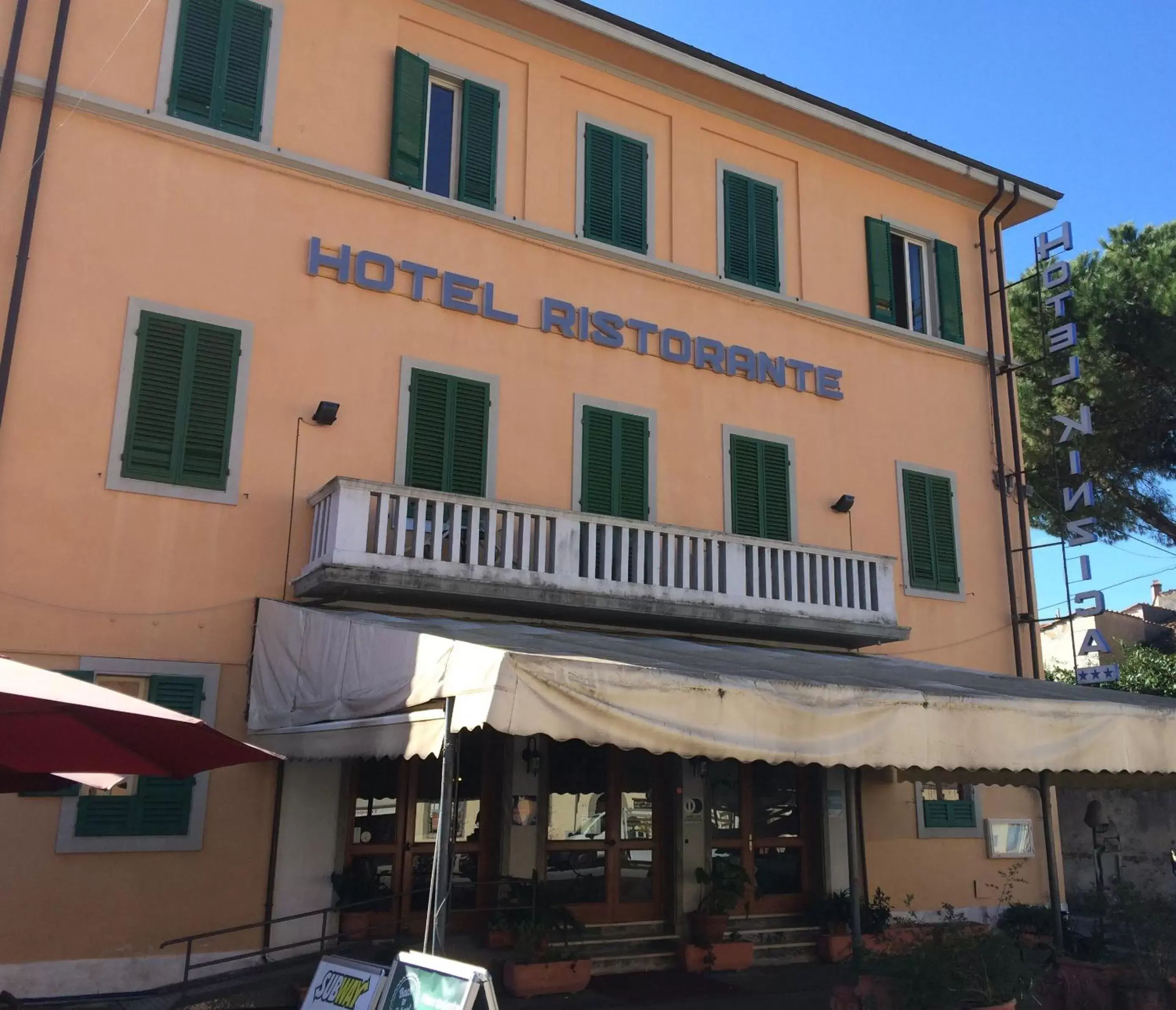 Facade/entrance, Property Building in Hotel Villa Kinzica