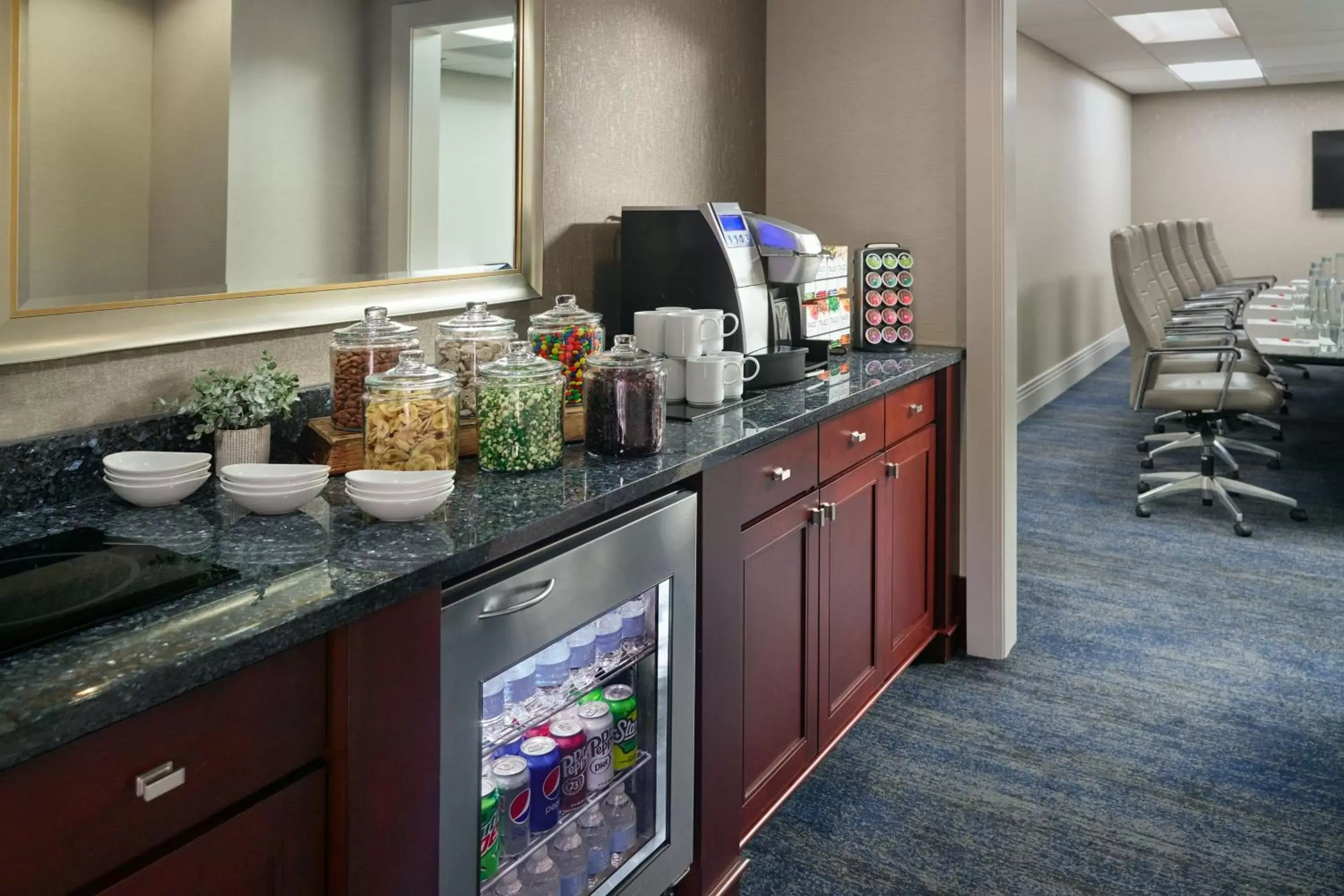 Meeting/conference room, Kitchen/Kitchenette in Atlanta Airport Marriott Gateway
