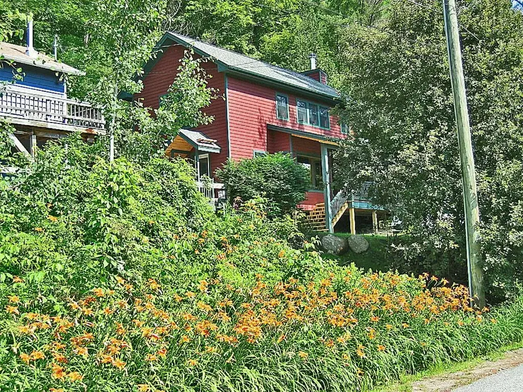 Property Building in Trails End Inn