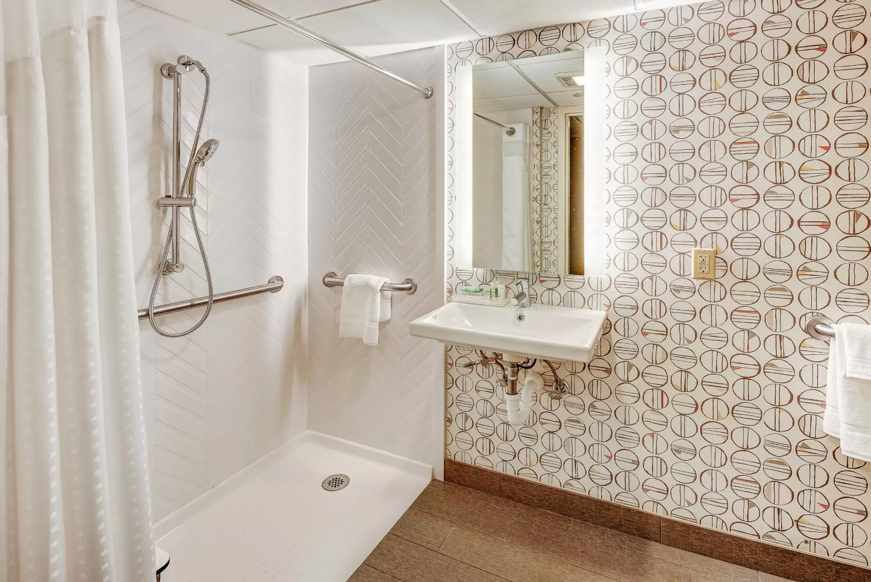 Shower, Bathroom in Holiday Inn East Windsor, an IHG Hotel