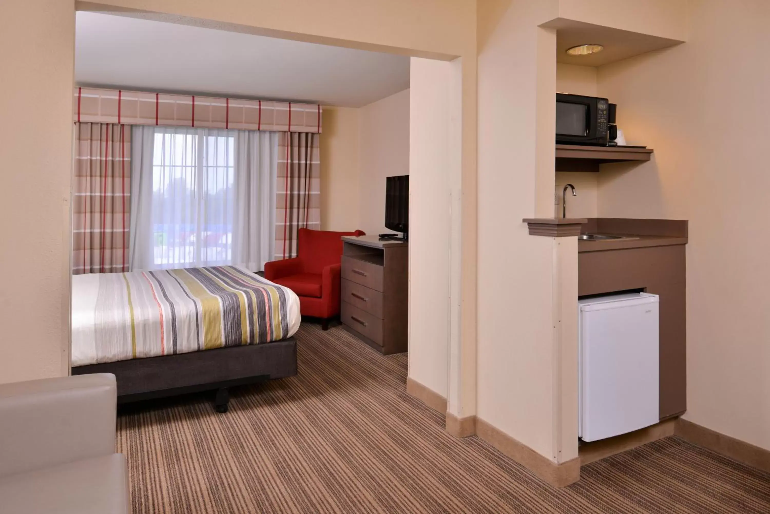 Bed in Country Inn & Suites by Radisson, Omaha Airport, IA