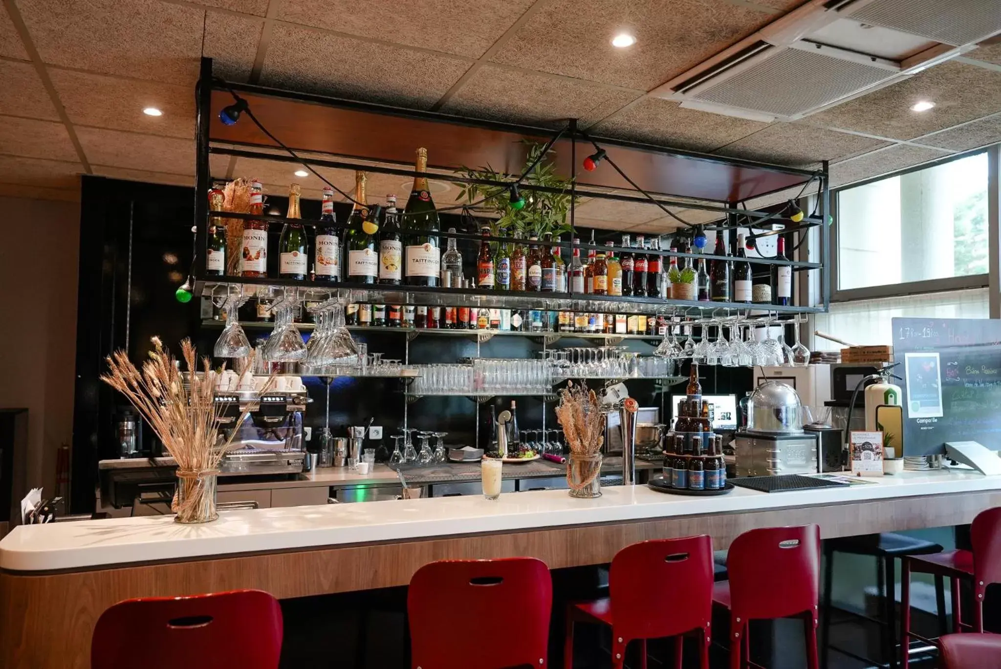 Lounge or bar, Lounge/Bar in Hotel Campanile Roissy