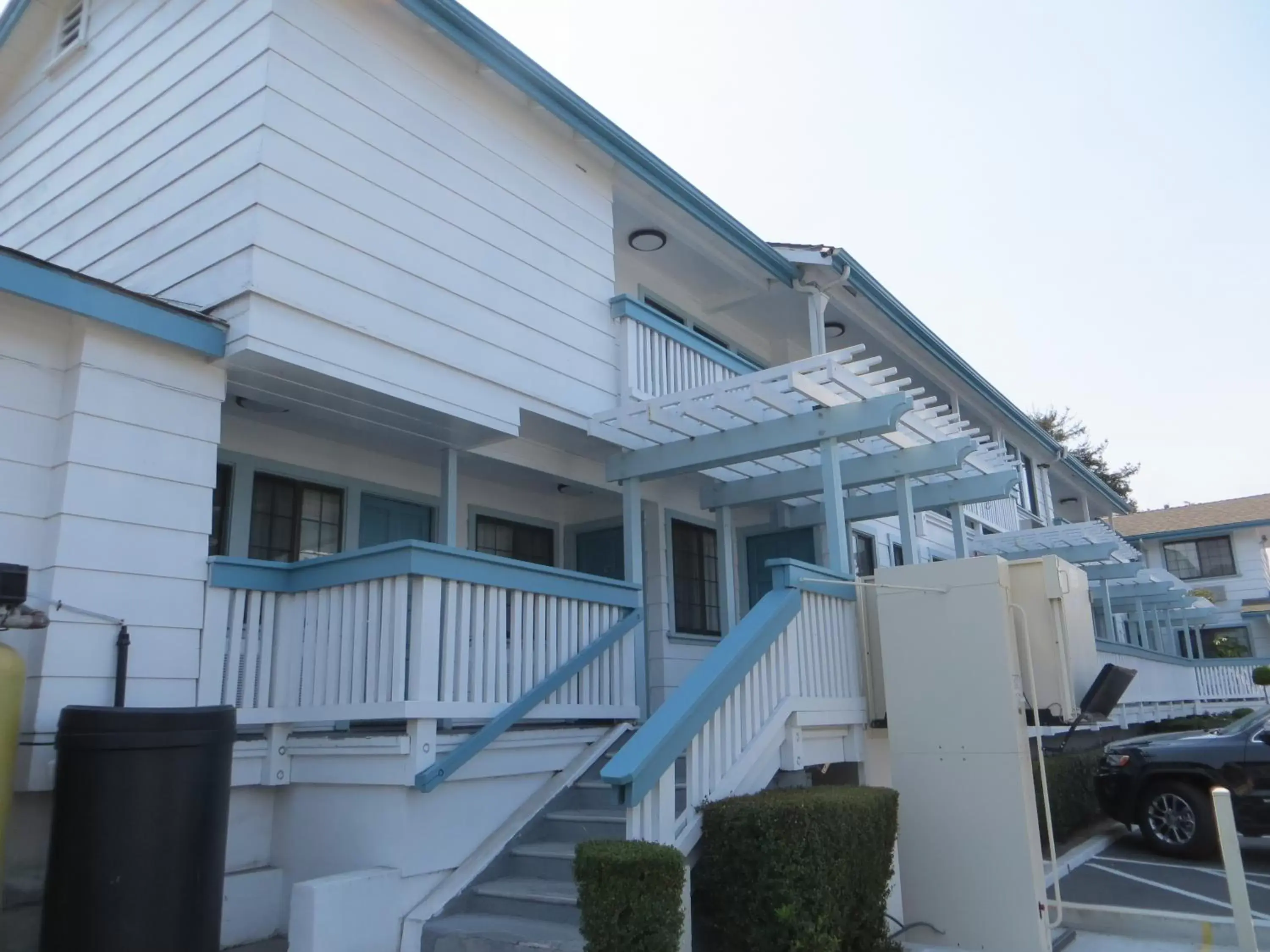 Facade/entrance, Property Building in Arbor Inn Monterey