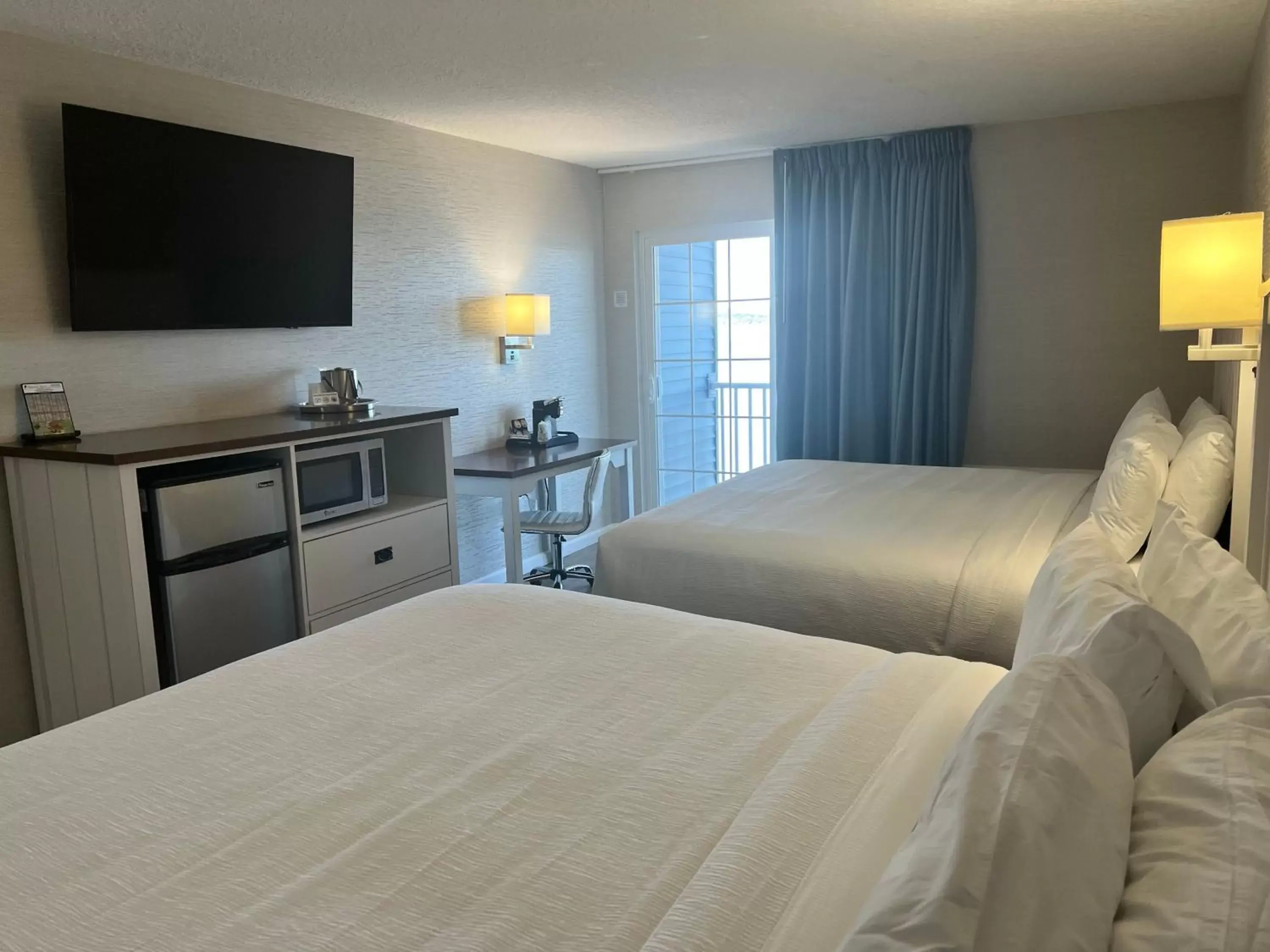 Bedroom, Bed in The Baywatch Resort
