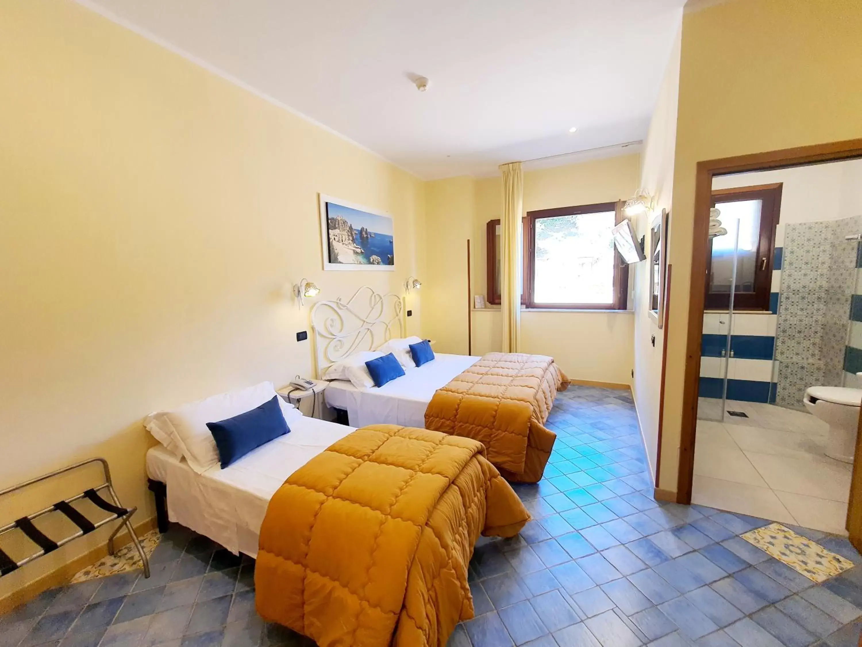 Classic Triple Room in Hotel Cala Marina