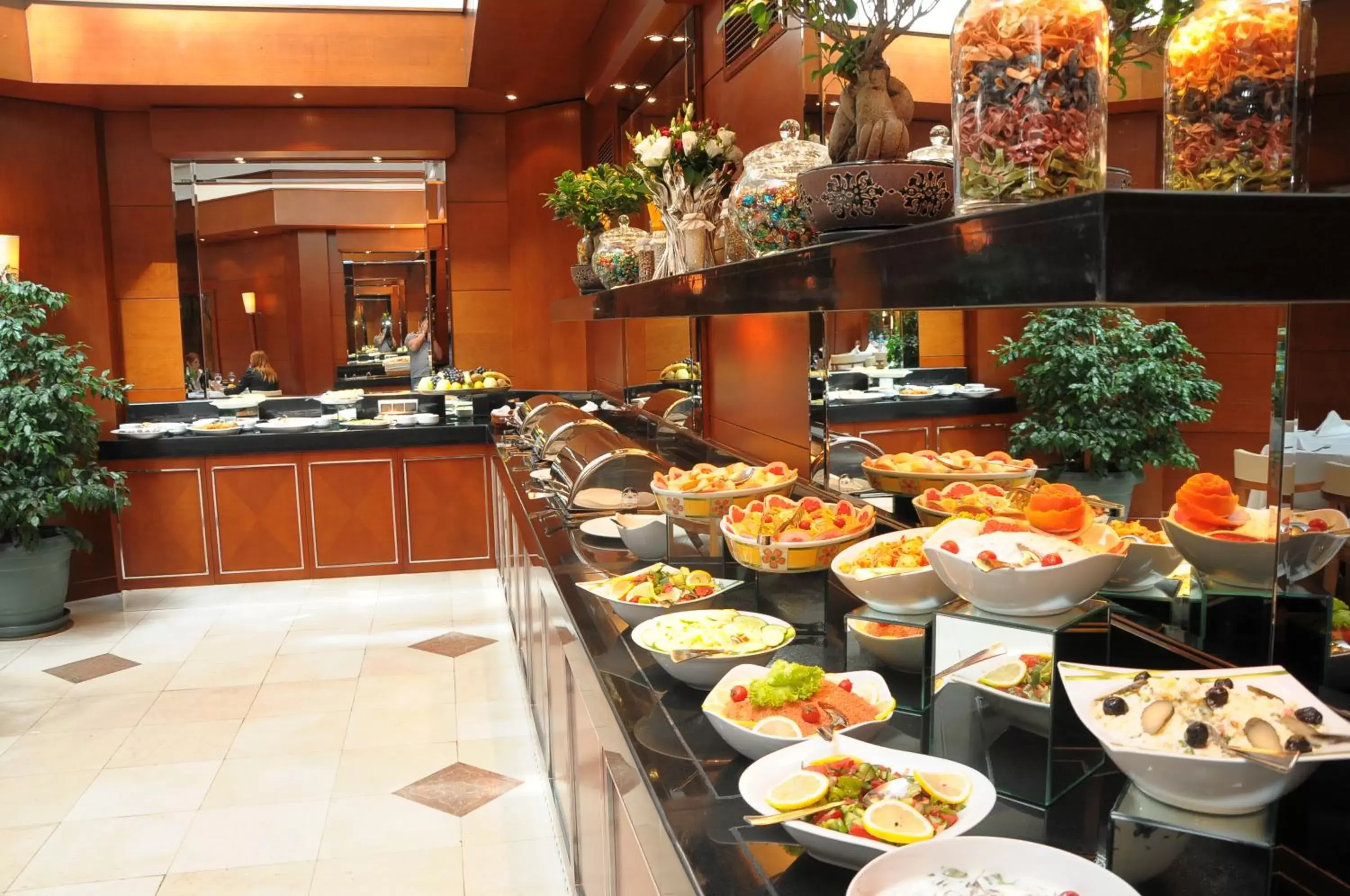 Buffet breakfast, Restaurant/Places to Eat in Hotel Midi