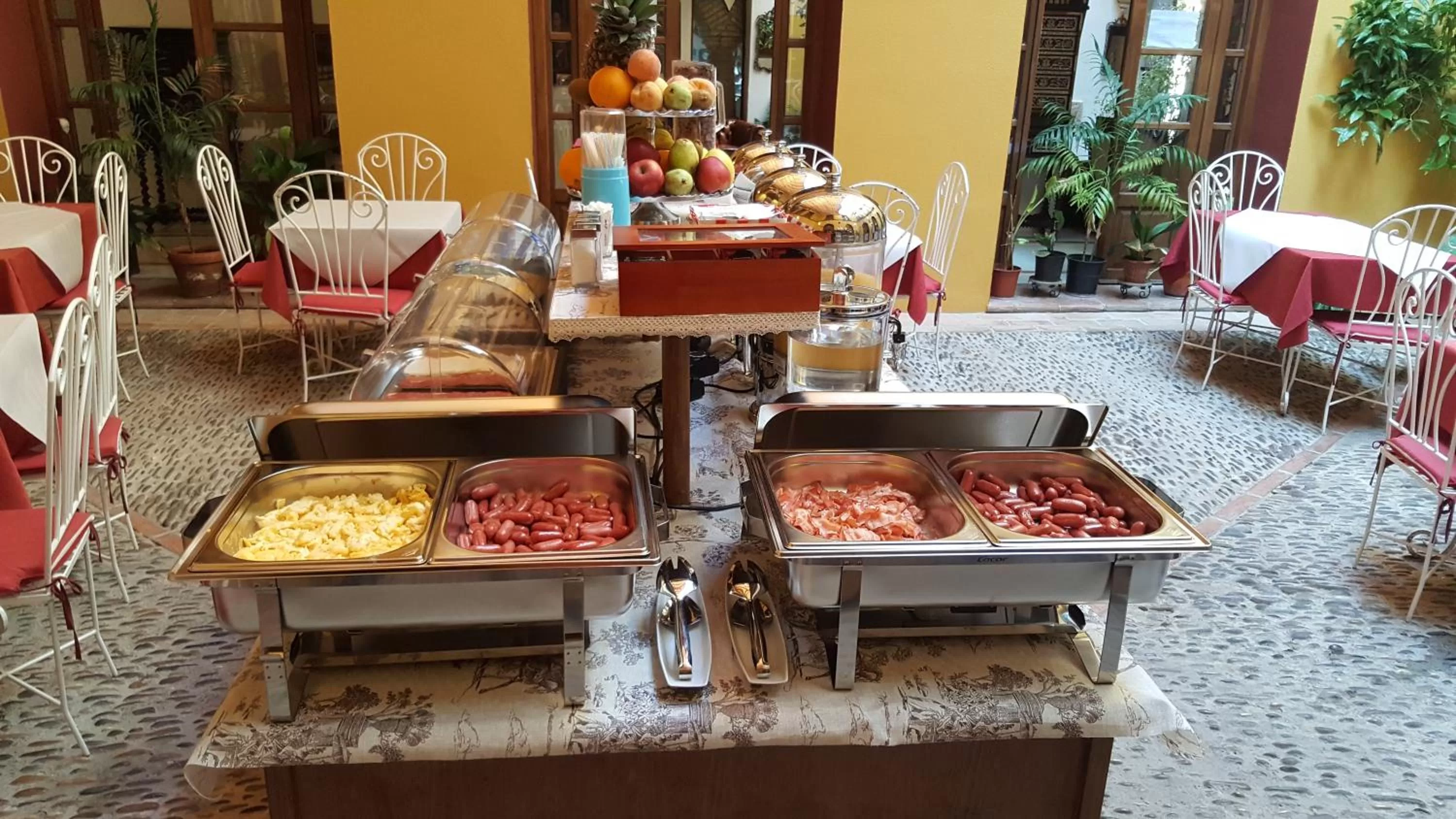 Buffet breakfast in Hotel Casa Museo de la Mezquita