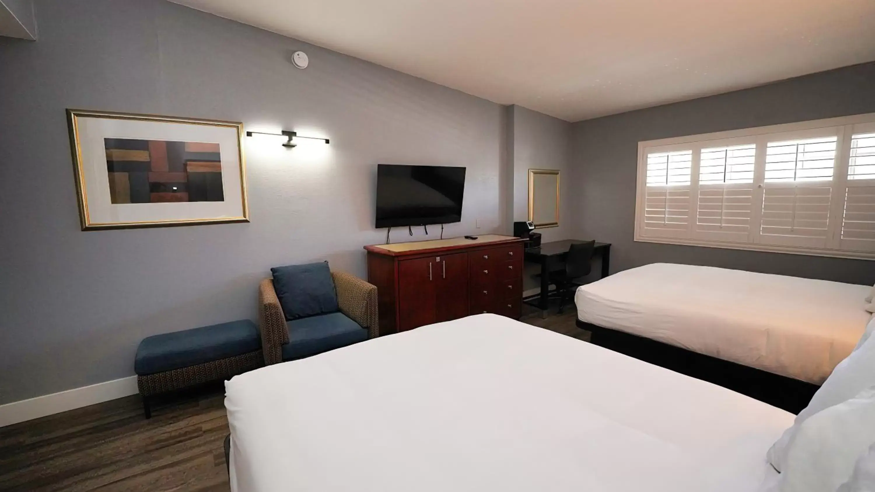 TV and multimedia in SeaSide Inn & Suites