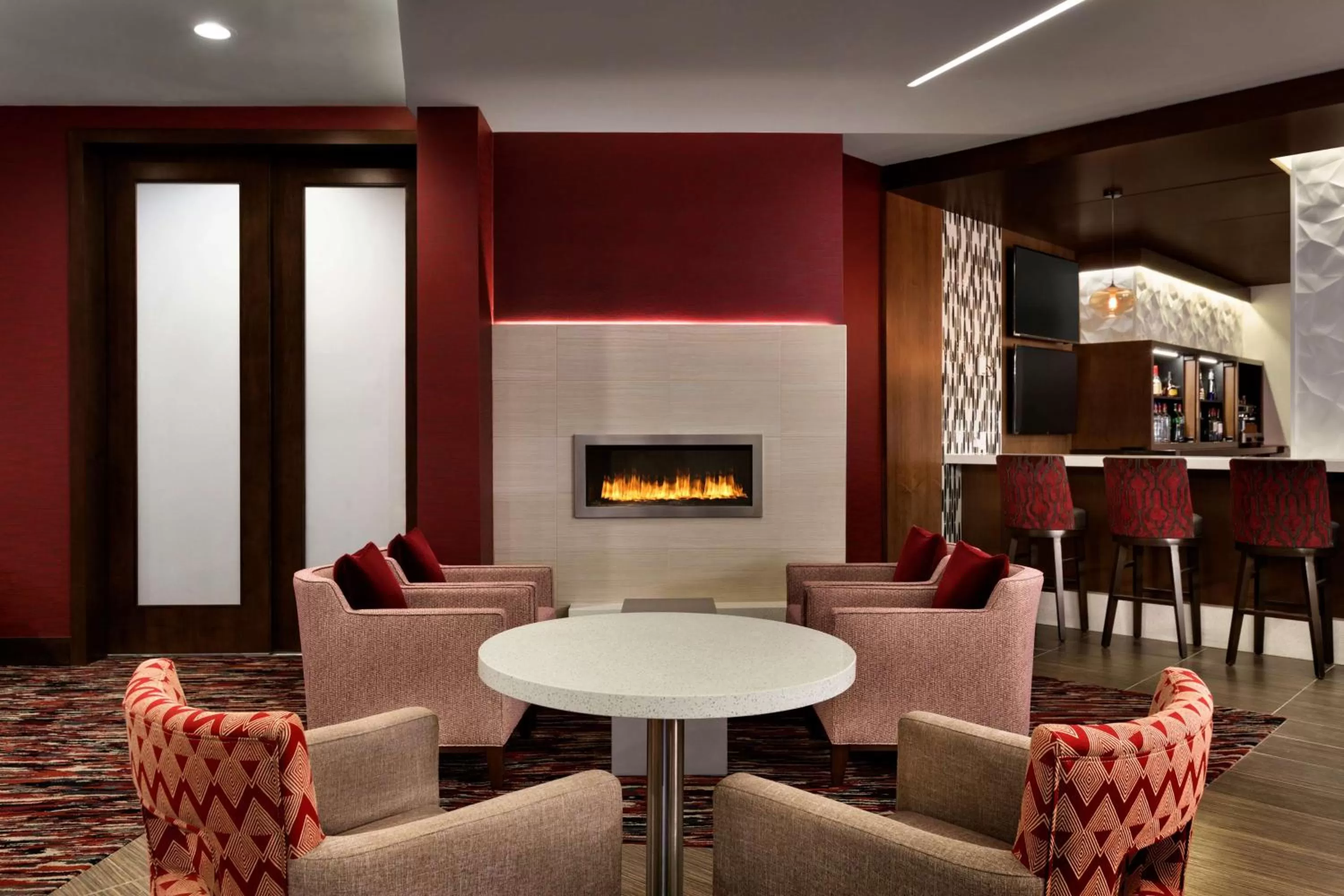 Lounge or bar in DoubleTree by Hilton Hotel Toronto Airport West