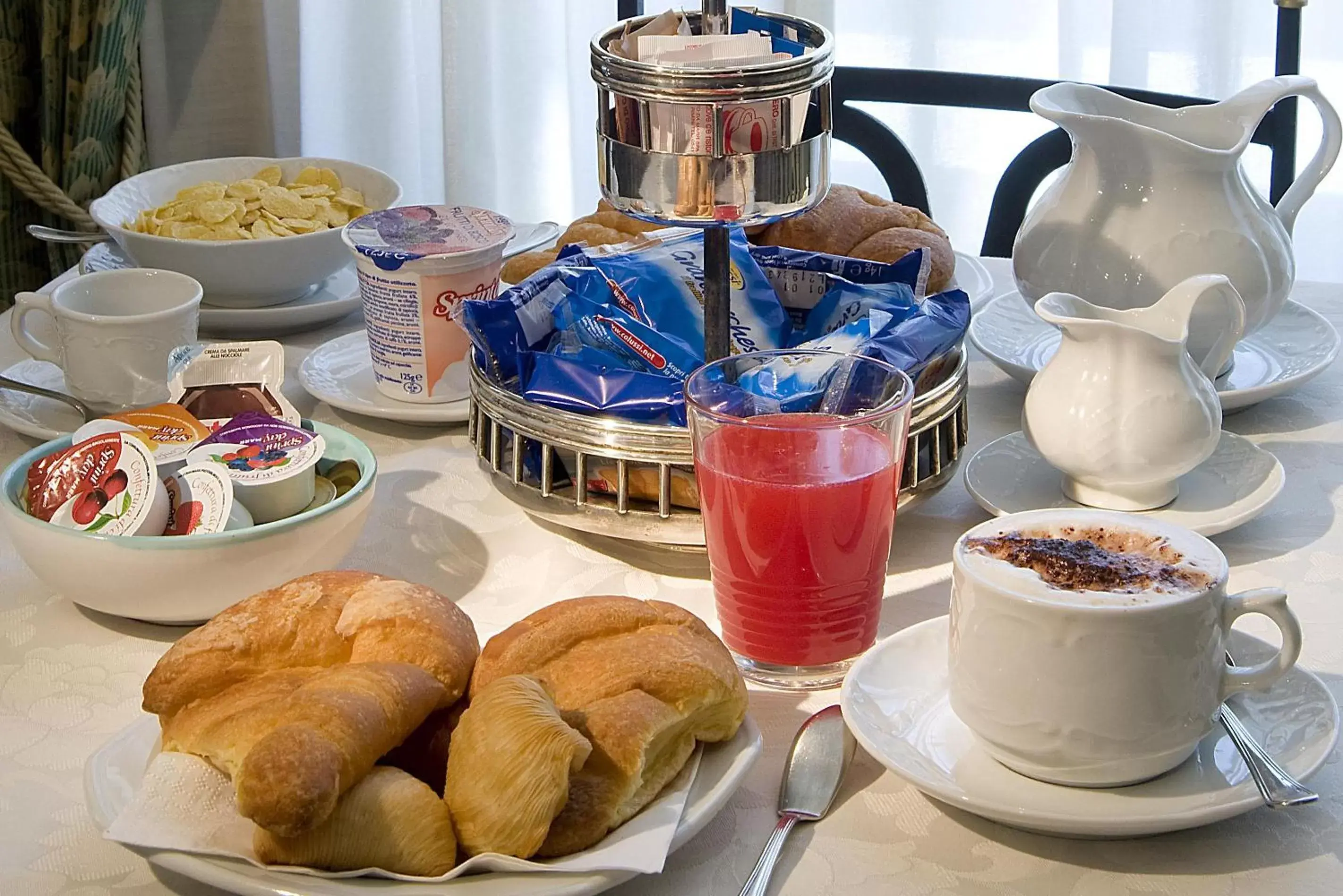 Lounge or bar, Breakfast in Pinto-Storey Hotel