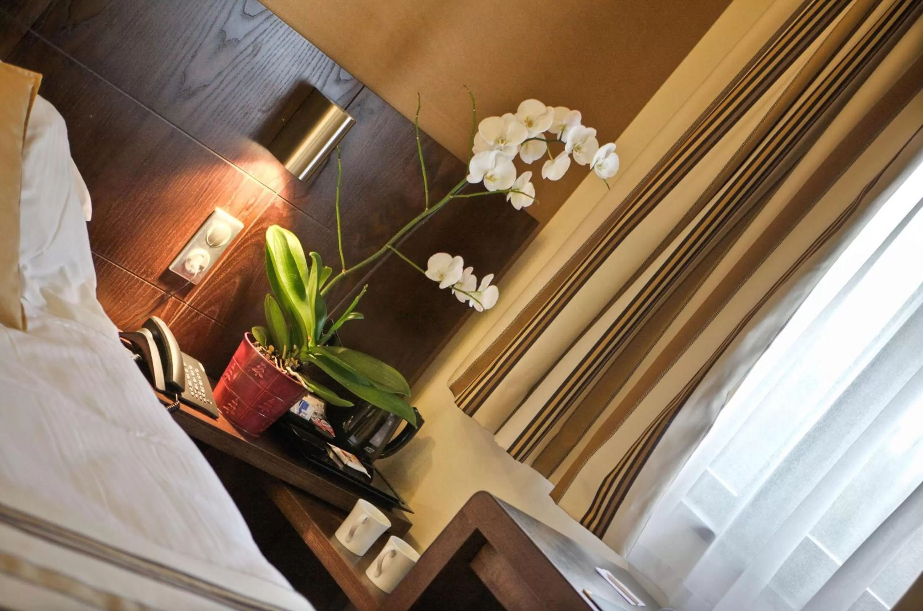 Photo of the whole room, Bed in Best Western Plus Hotel des Francs