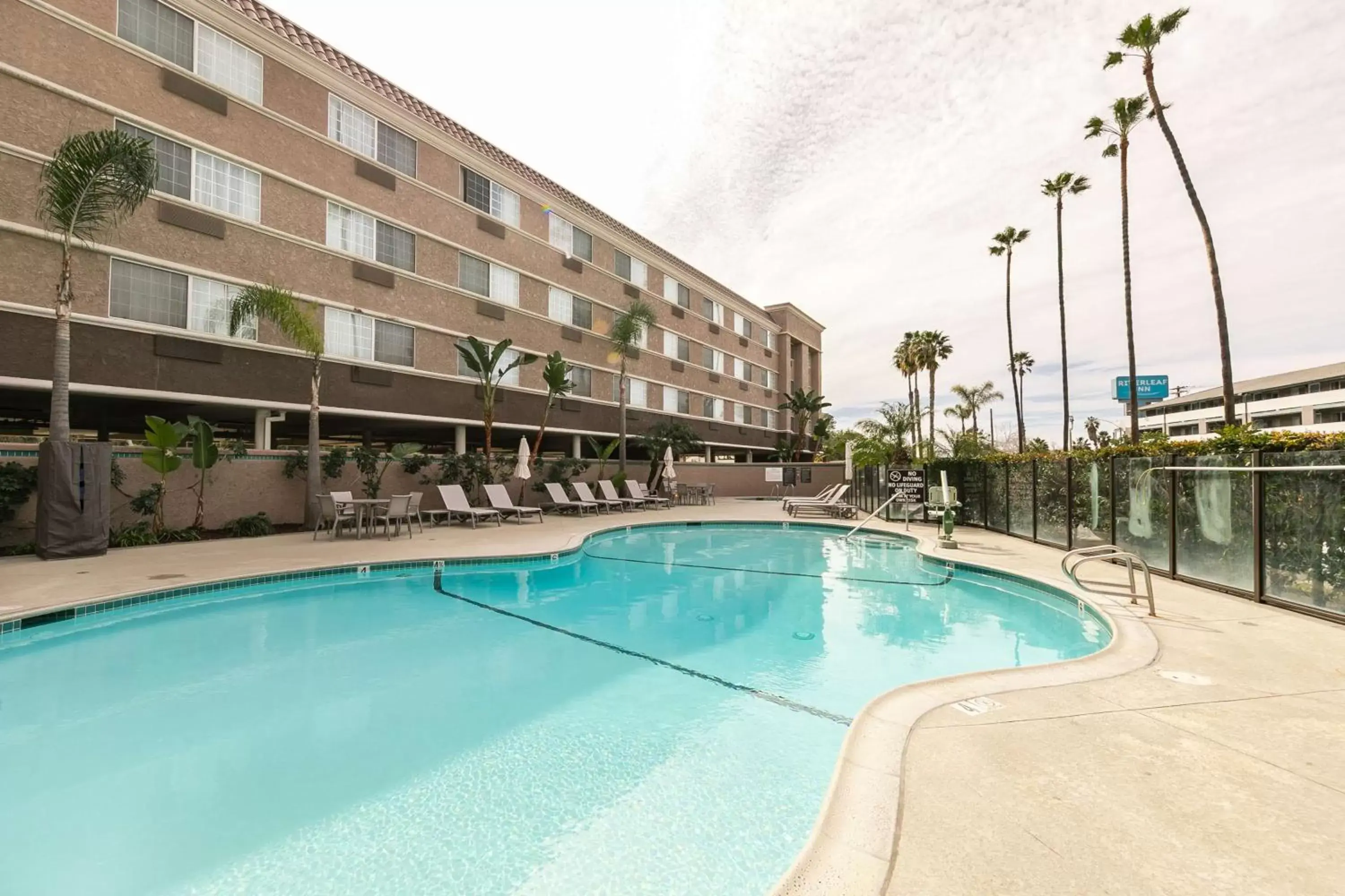 Pool view, Swimming Pool in Best Western Inn & Suites San Diego Zoo -SeaWorld Area