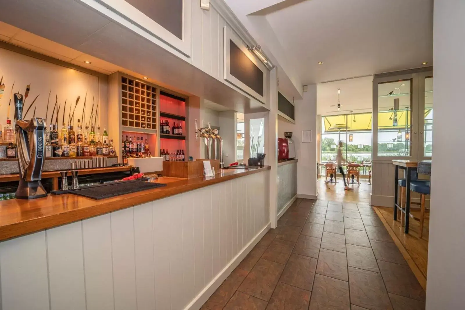 Lounge or bar in De Vere Cotswold Water Park