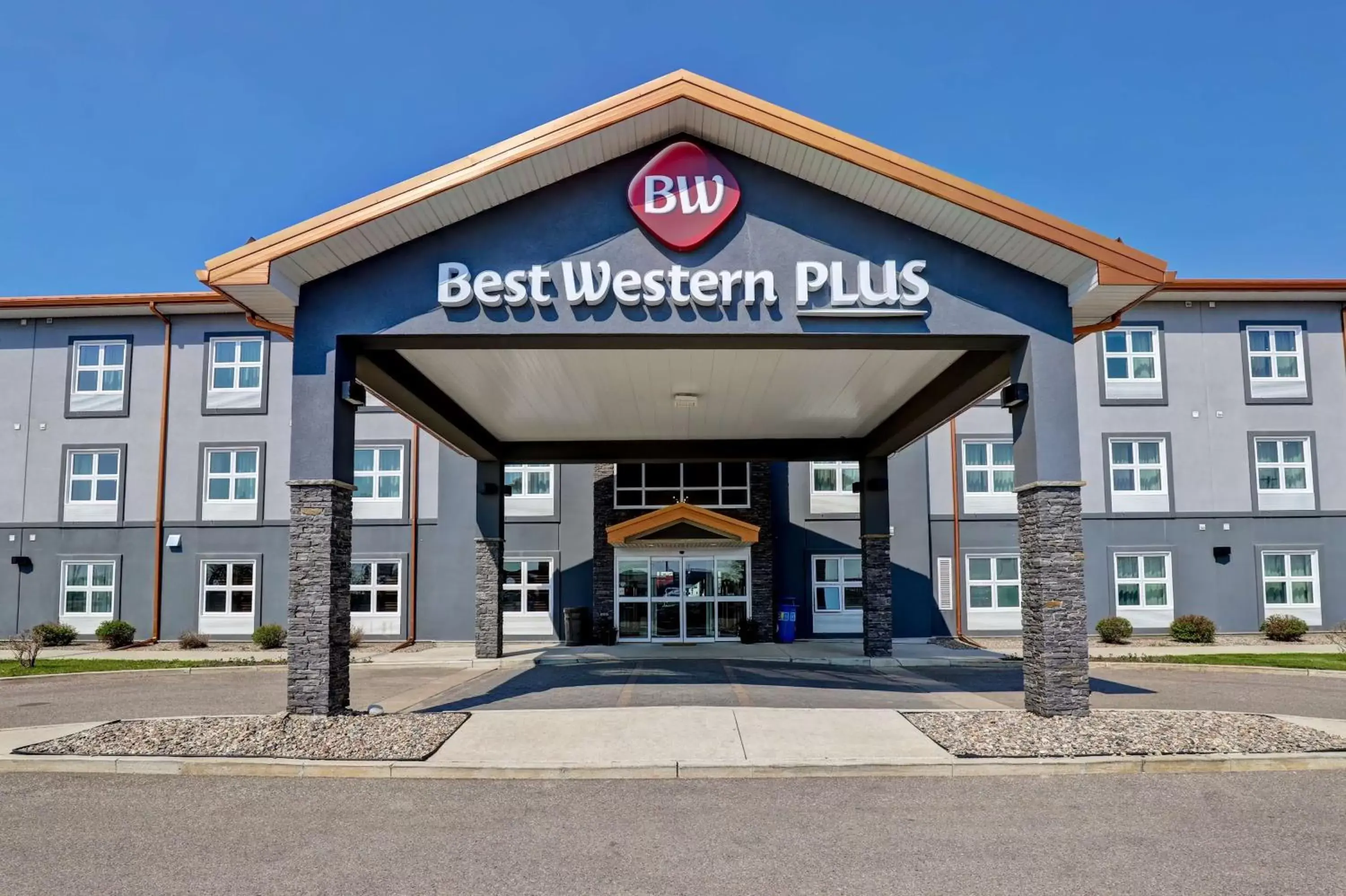 Property Building in Best Western Plus Brandon Inn