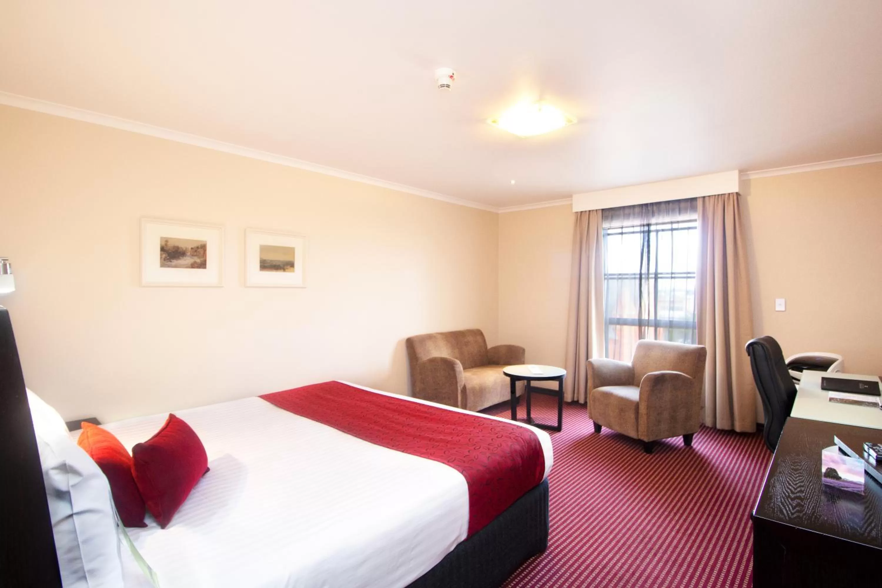 Photo of the whole room, Bed in Hotel Grand Chancellor Launceston