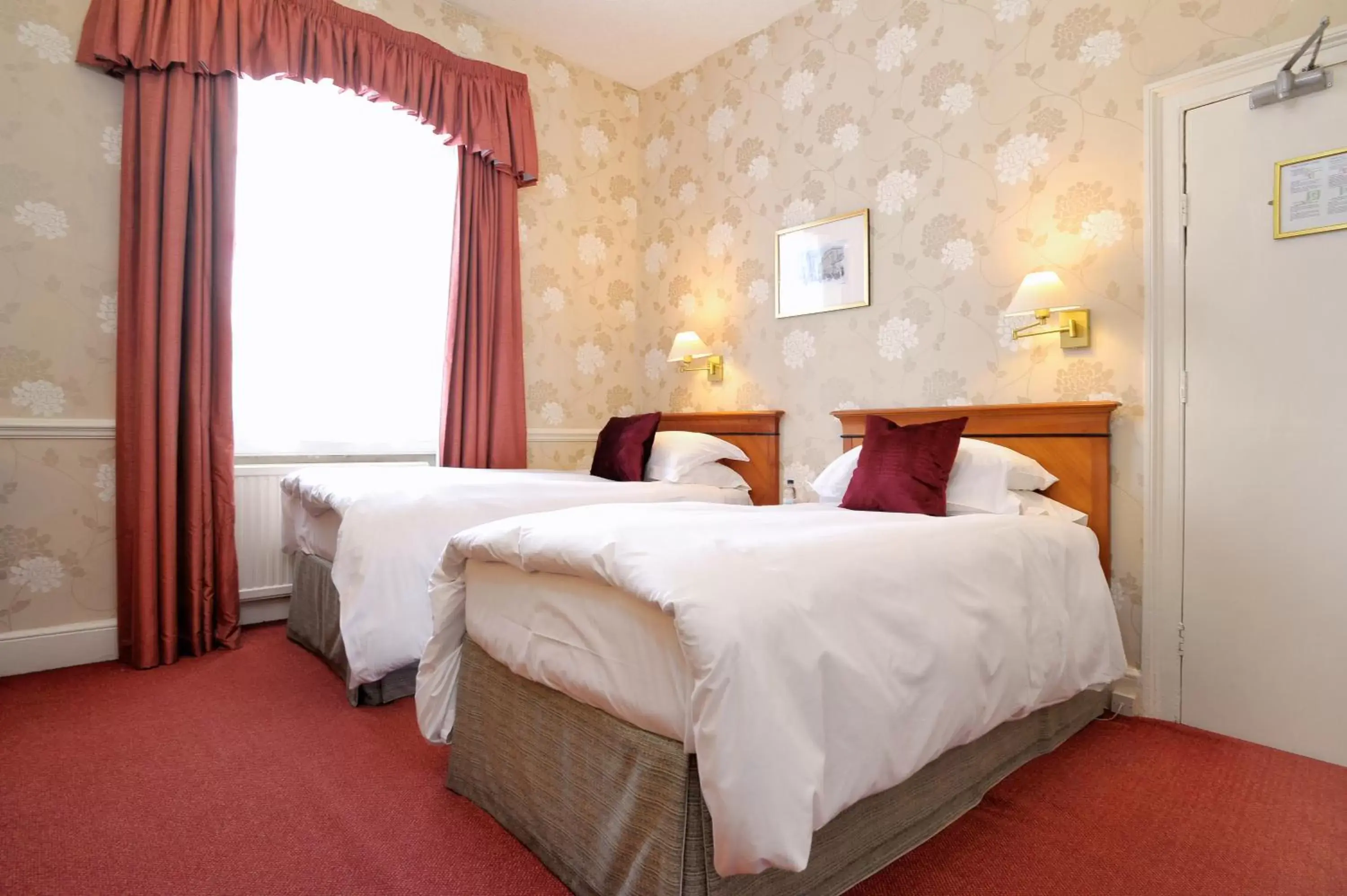 Twin Room in Royal Hotel Twin Room in Royal Hotel