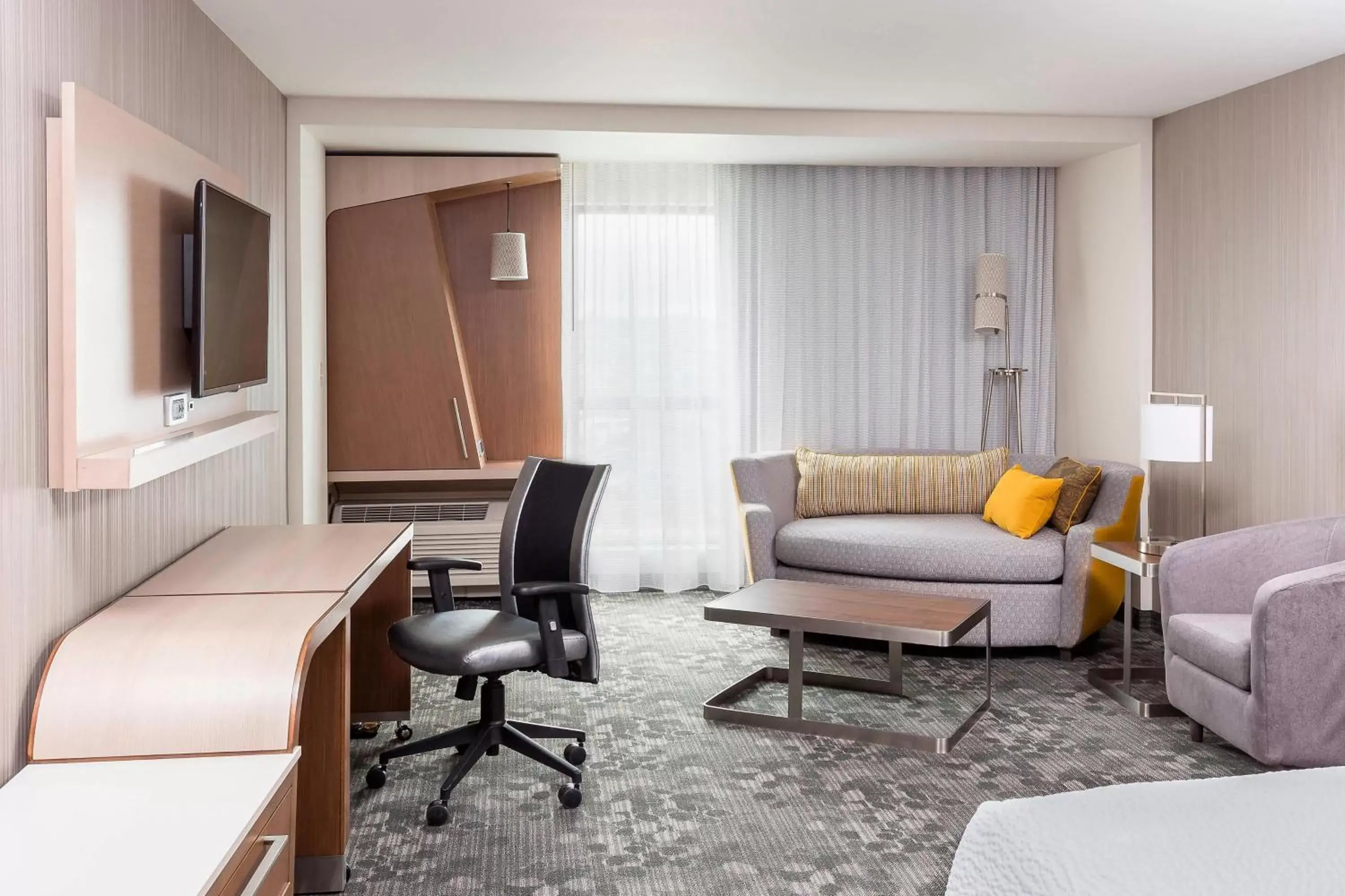 Living room, Seating Area in Courtyard by Marriott Bismarck North