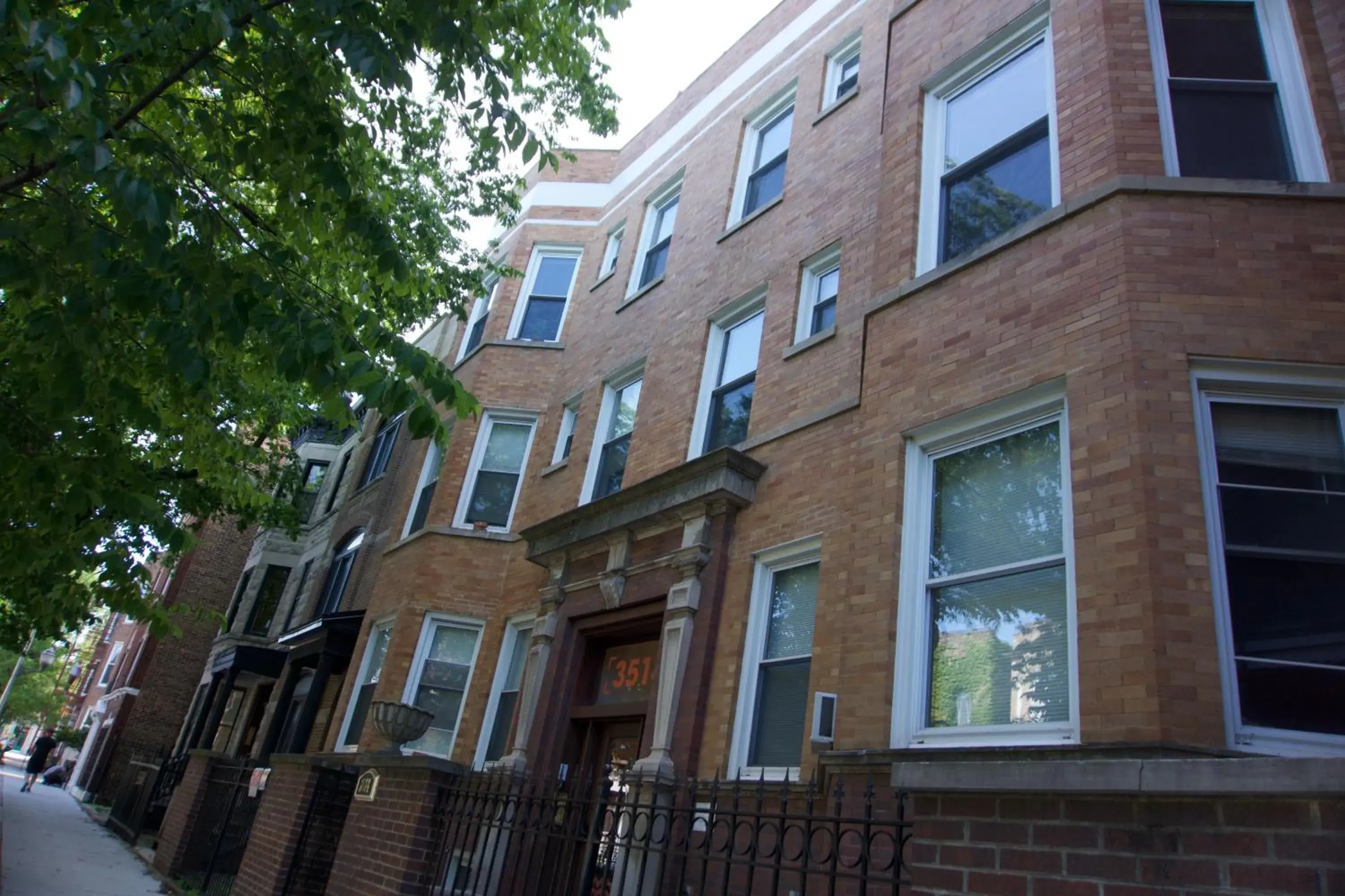 Property building in Wrigley Hostel - Chicago Property building in Wrigley Hostel - Chicago