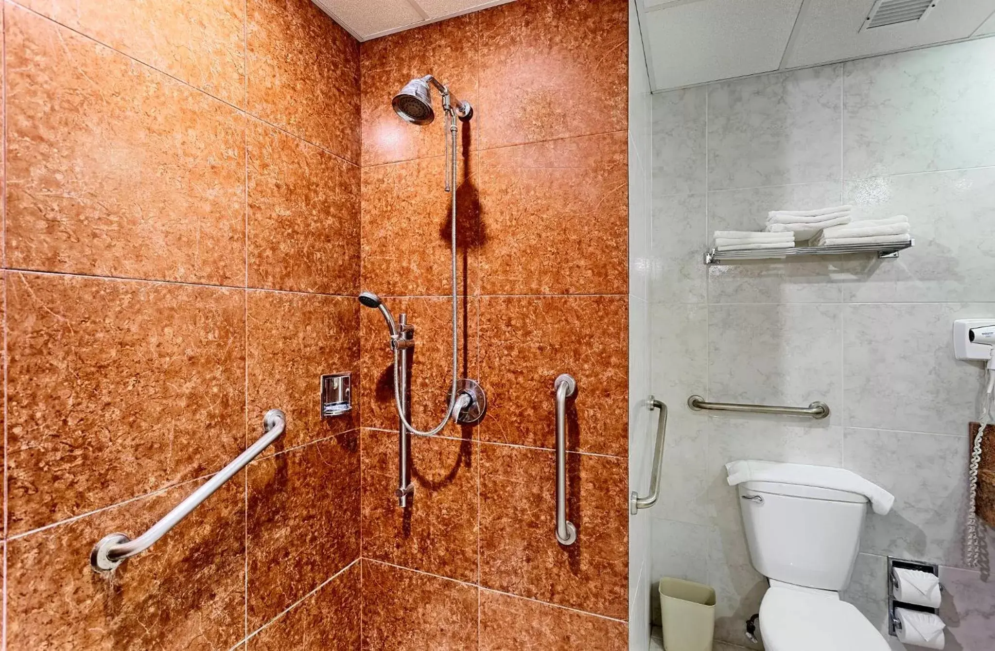 Bathroom in Holiday Inn Campeche, an IHG Hotel