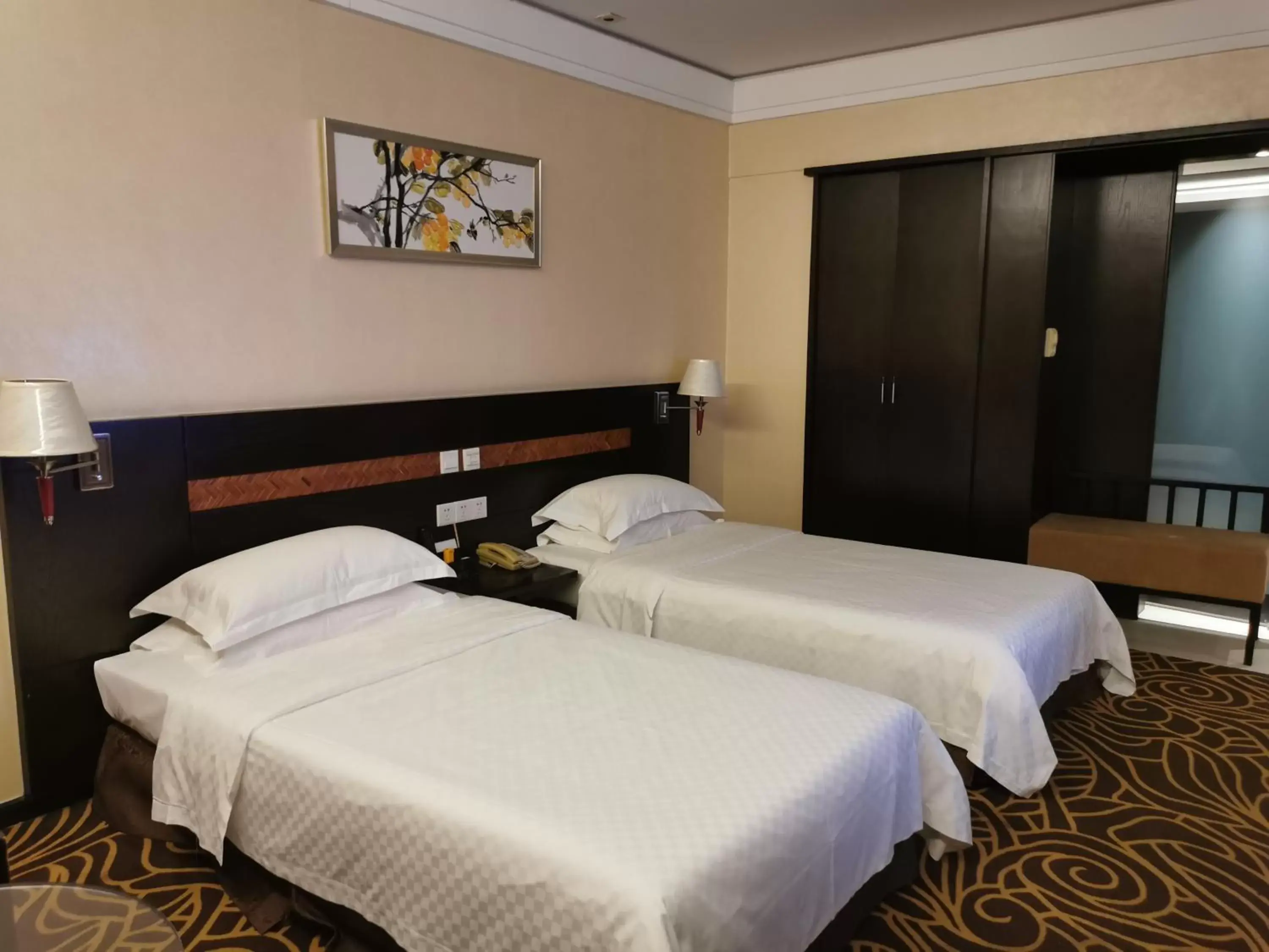 People, Bed in Hua Shi Hotel