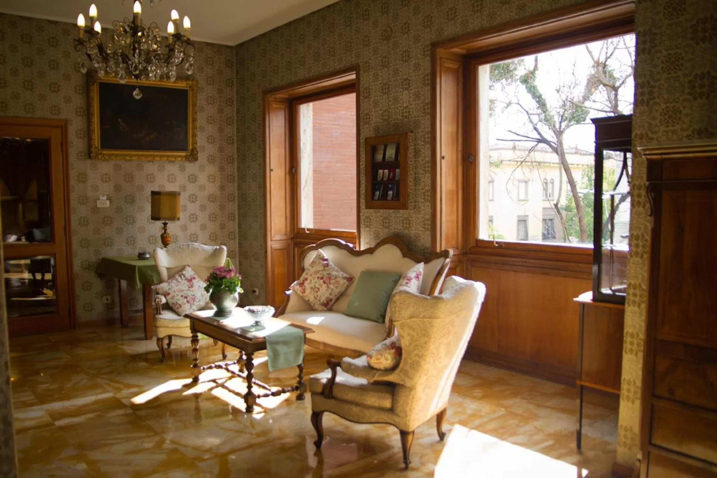 Communal lounge/ TV room in Locanda dei Buoni e Cattivi