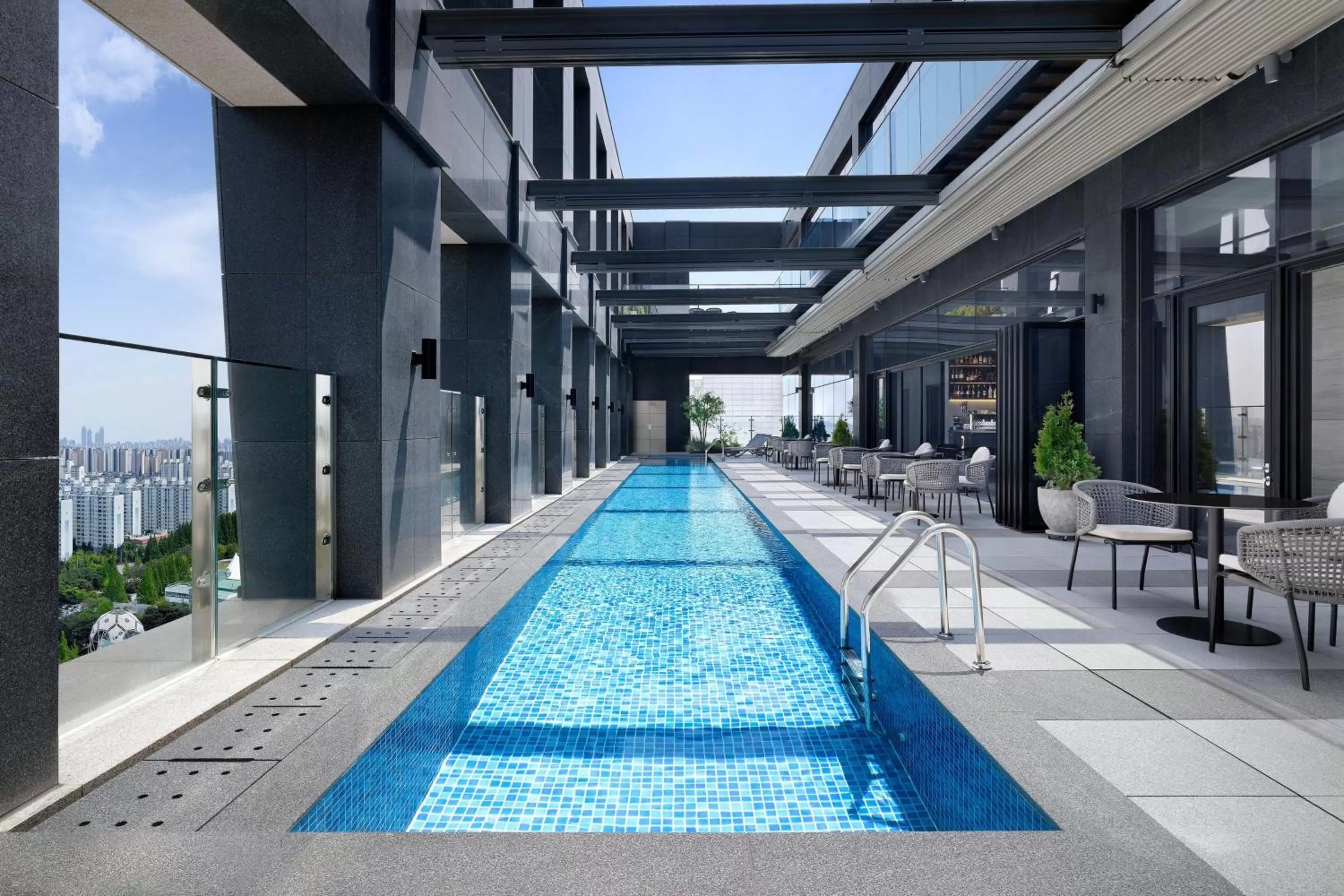 Swimming pool in Four Points by Sheraton Suwon